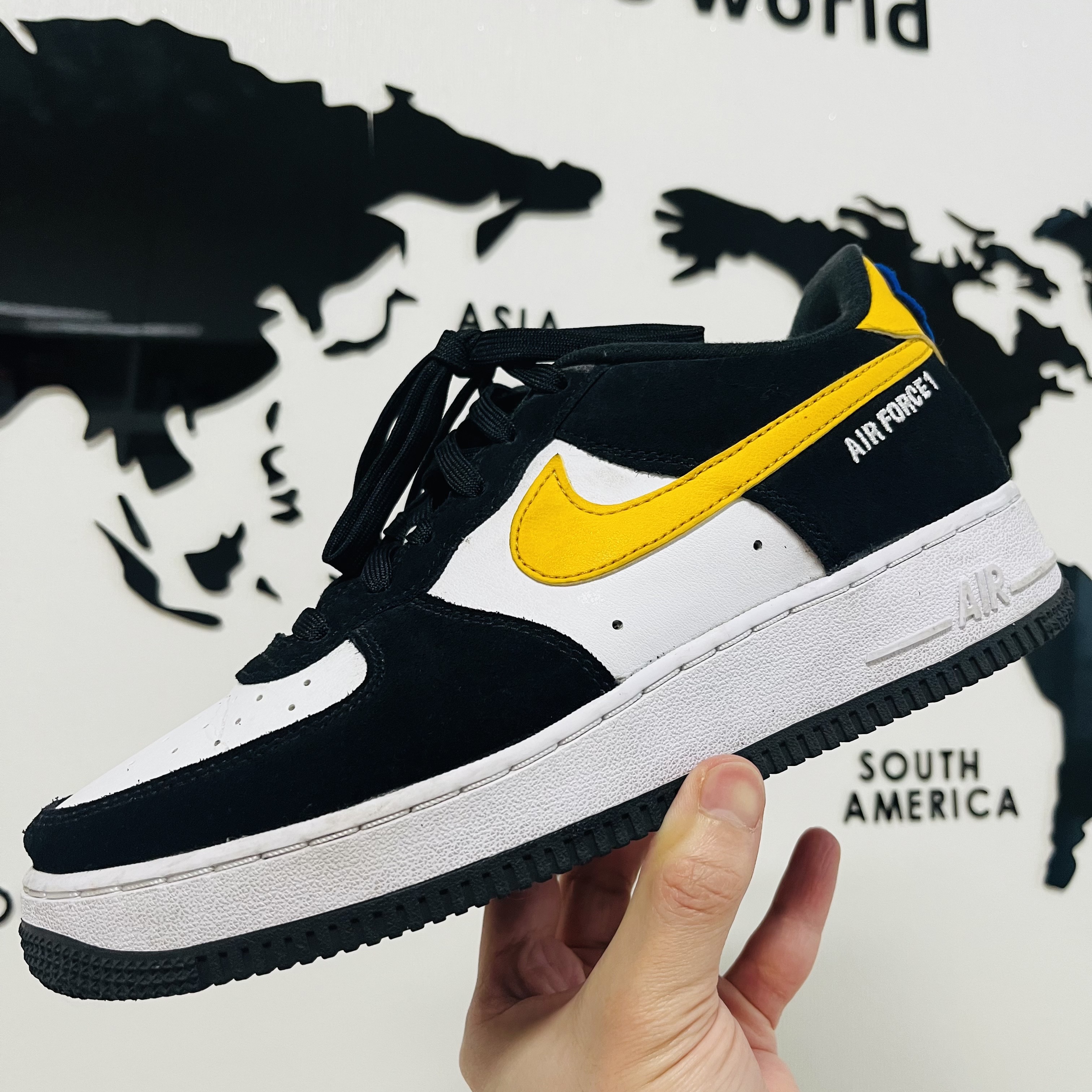(GS) Nike Air Force 1 LV8 Athletic Club Black Dark Sulfur 착용 스타일