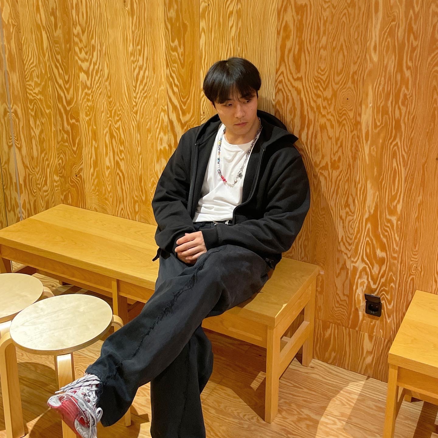Balenciaga 3XL Sneakers White Red 착용 스타일 - 2
