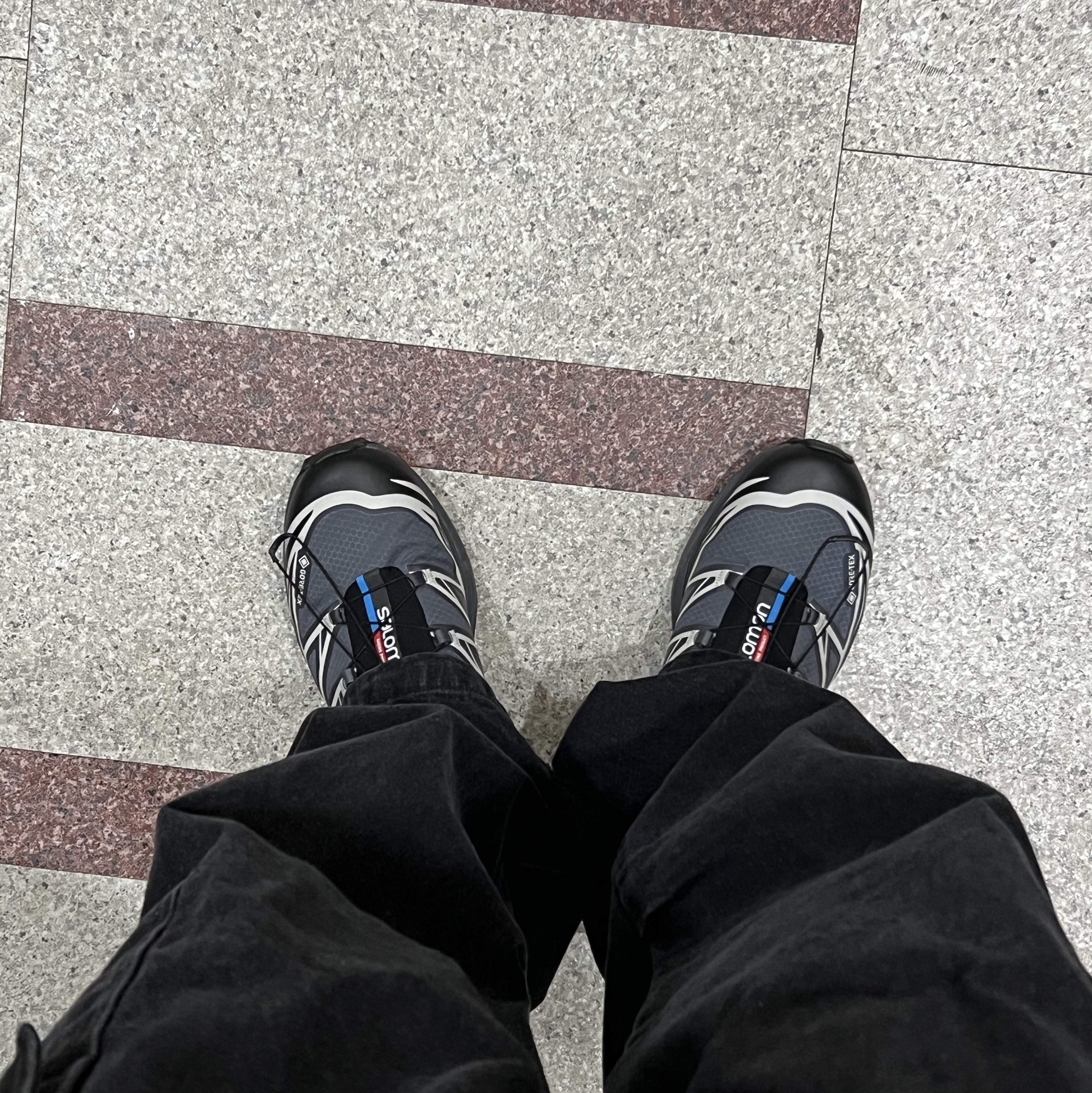 Salomon XT-6 Gore-Tex Black Ebony 착용 스타일 - 2