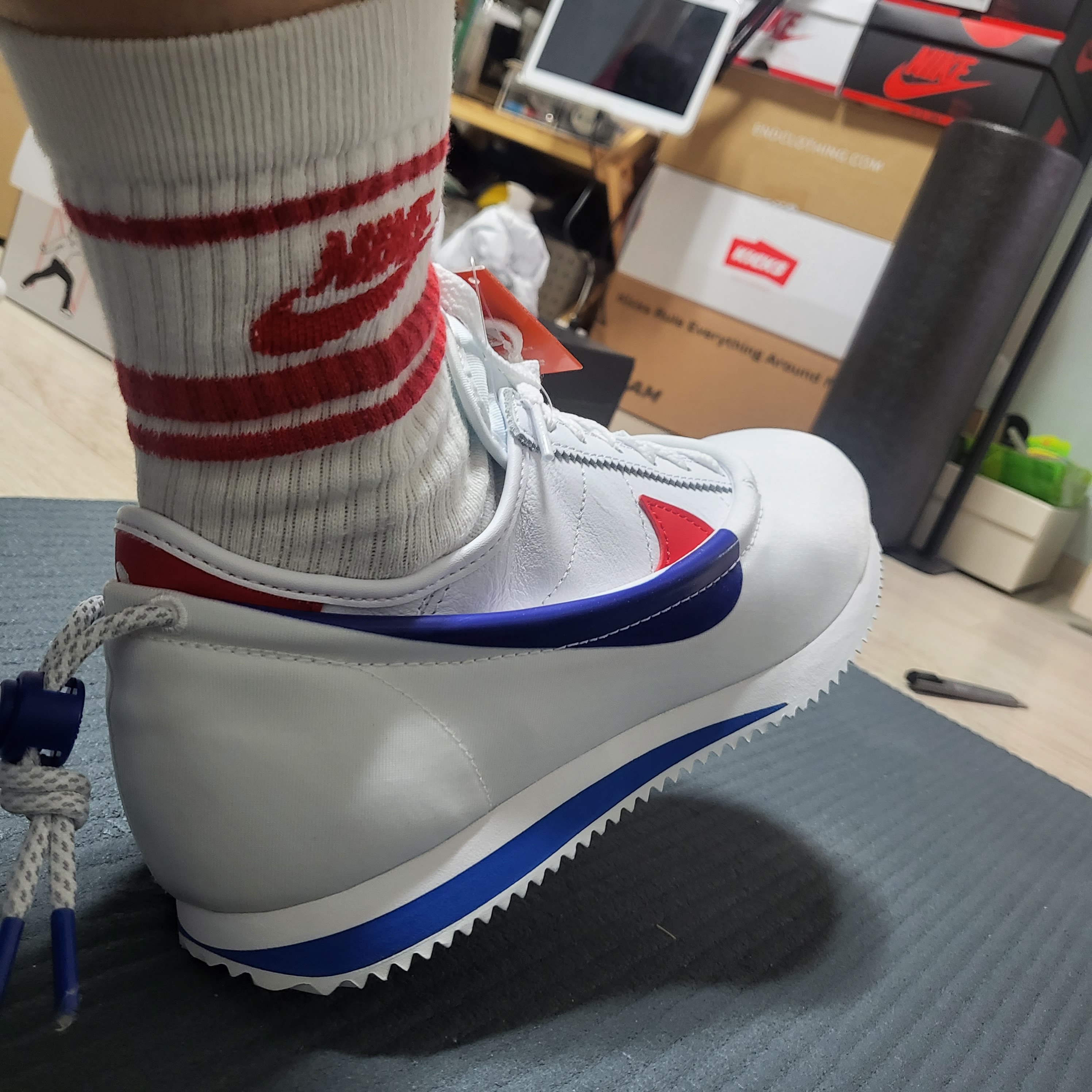 Nike x Clot Cortez SP White and Game Royal 착용 스타일 - 1