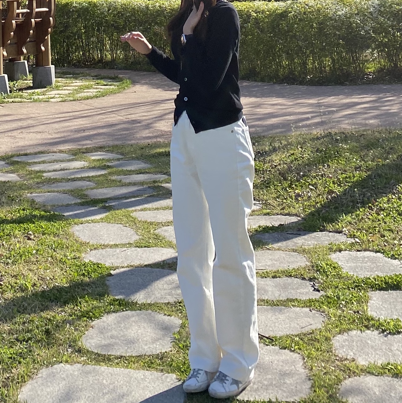 Golden Goose Superstar White Silver Heel Tab Sneakers 착용 스타일