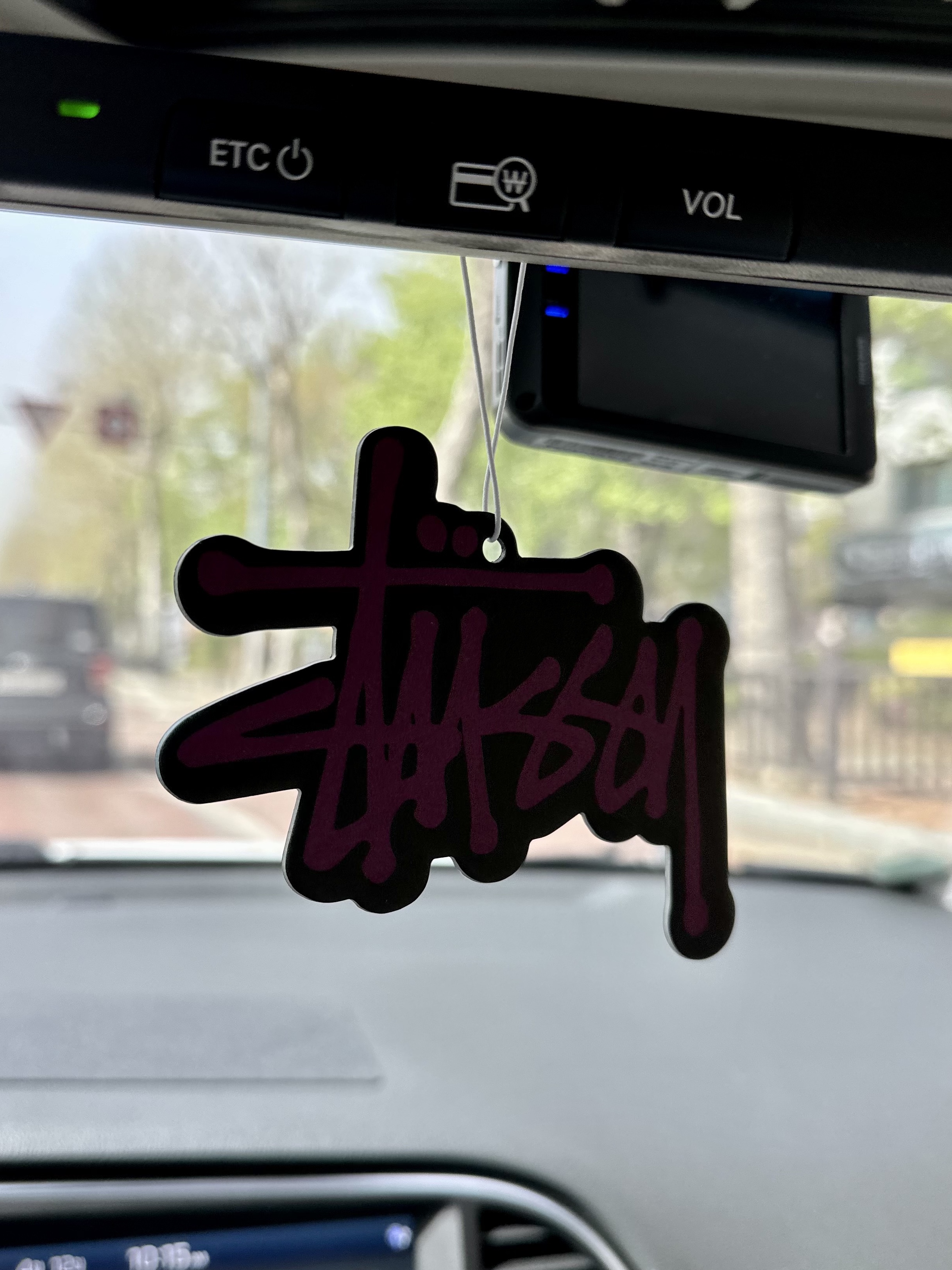 Stussy Logo Air Freshener Purple (Lavender Scent) 착용 스타일