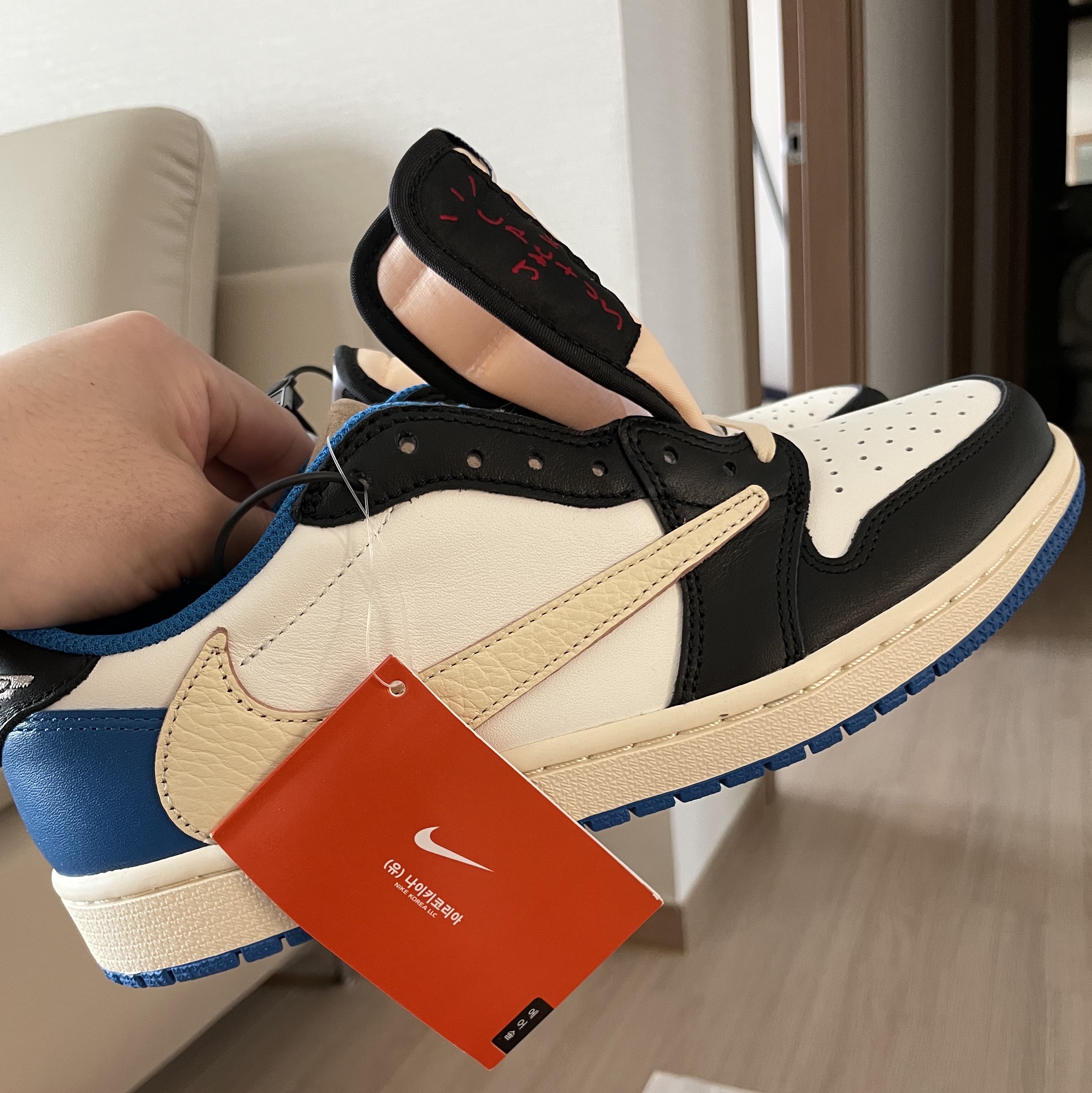 Jordan 1 x Travis Scott x Fragment Retro Low OG SP Military Blue 착용 스타일 - 3