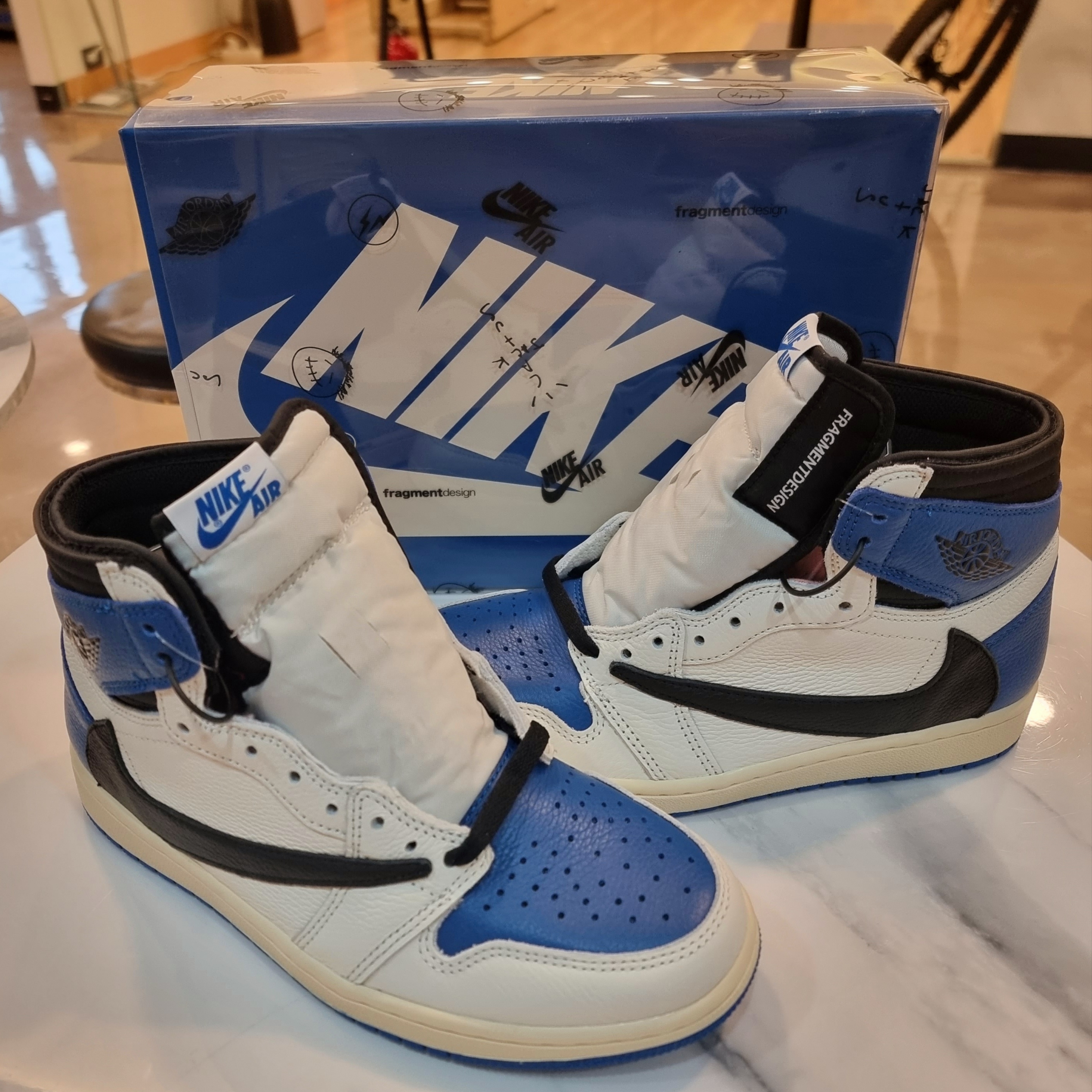 Jordan 1 x Travis Scott x Fragment Retro High OG SP Military Blue 착용 스타일
