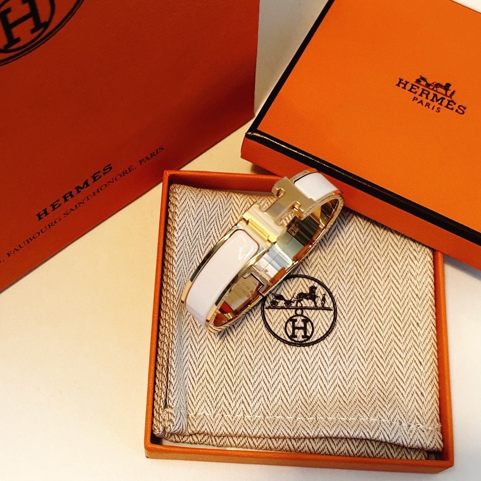 (W) Hermes Clic H Bracelet Rose Gold & Blanc 착용 스타일