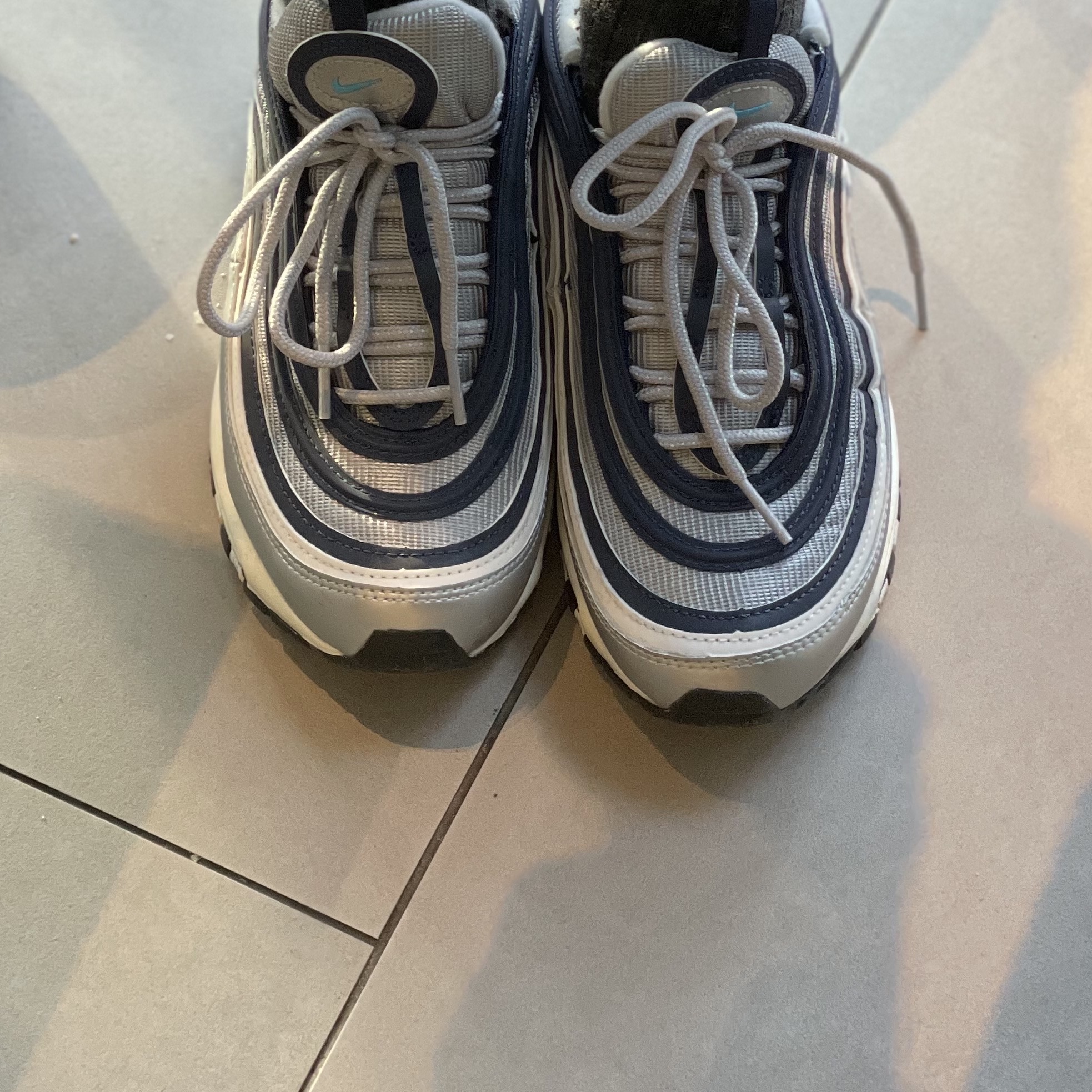 Nike Air Max 97 OG Metallic Silver and Chlorine Blue 착용 스타일