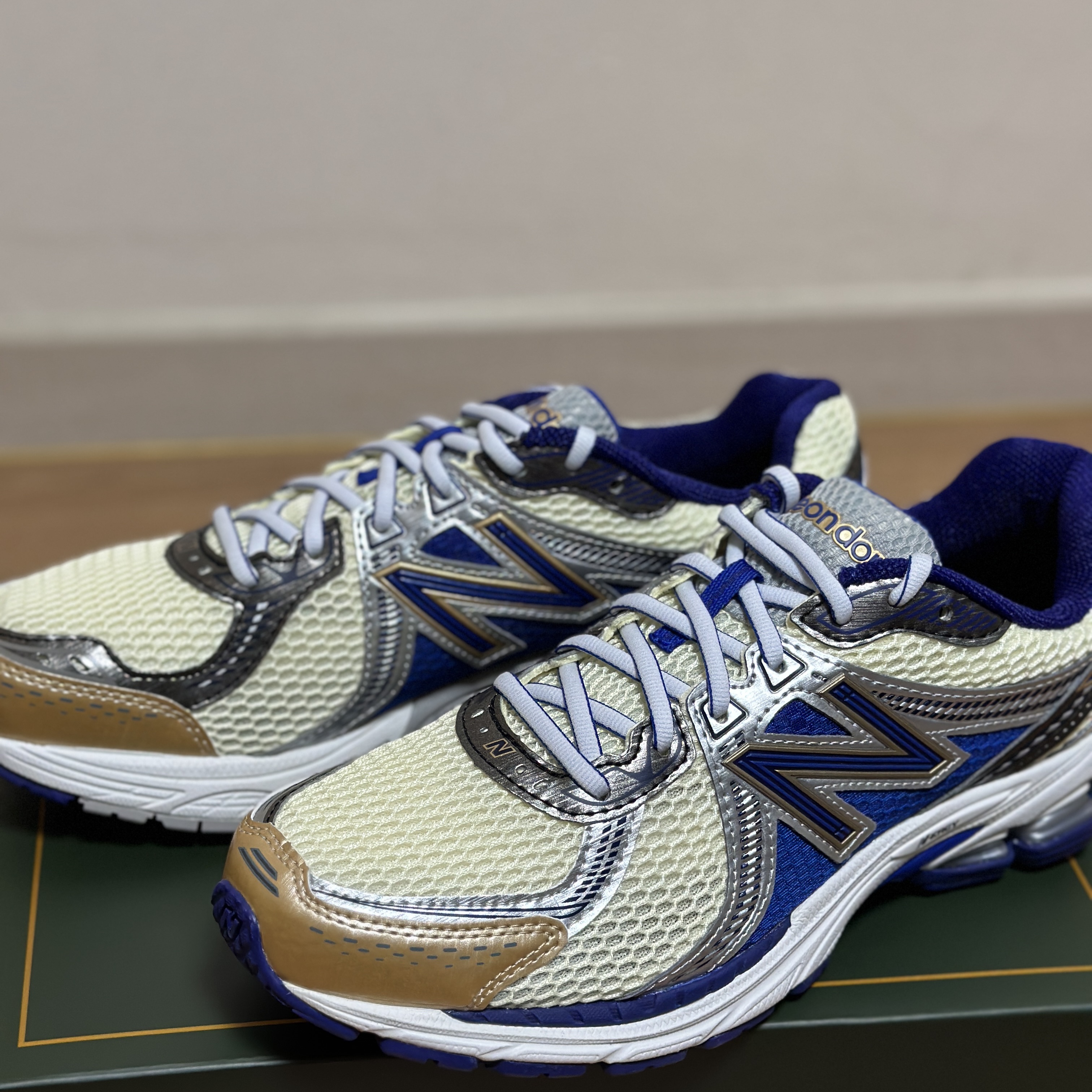 New Balance x Aime Leon Dore 860v2 Blue 착용 스타일 - 1