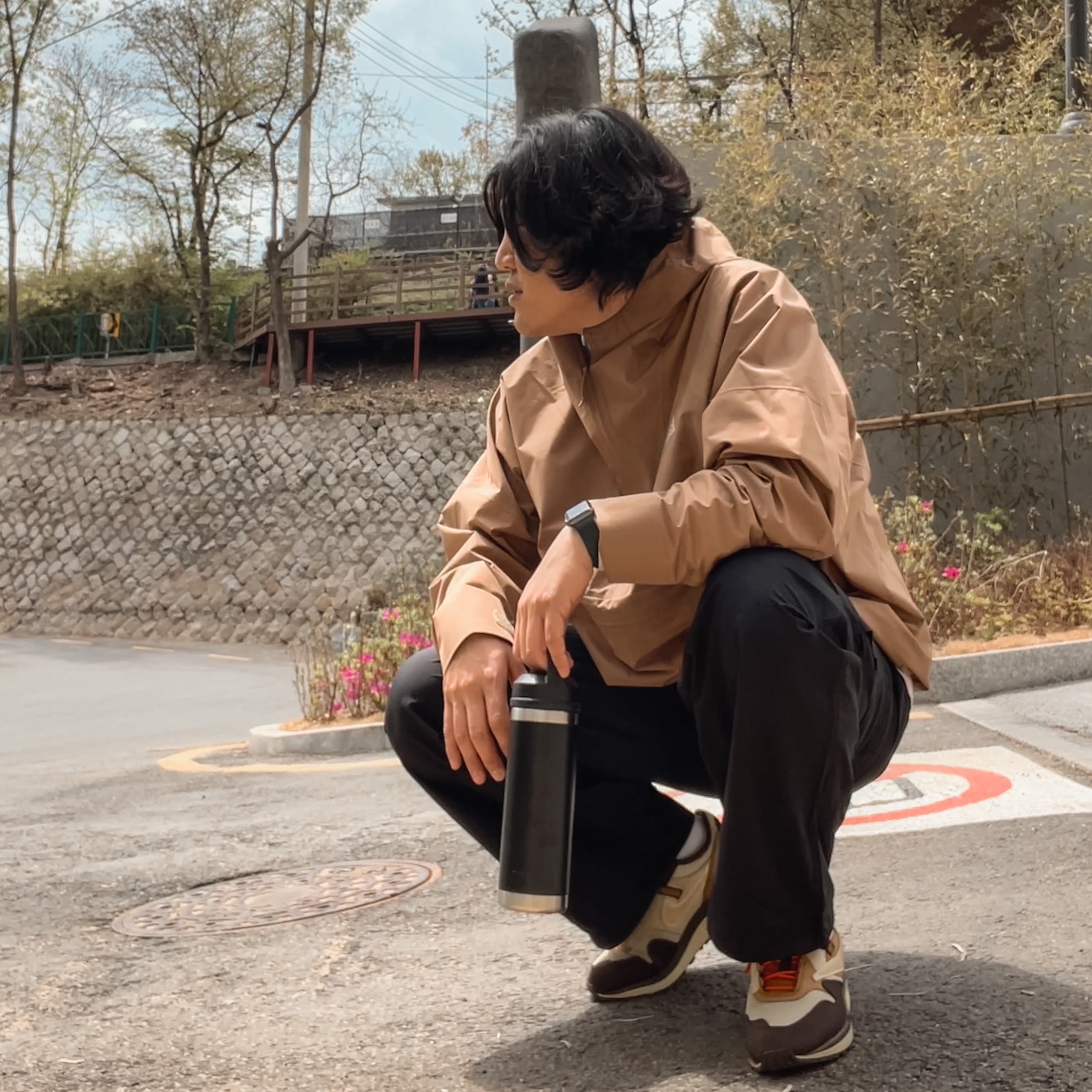 Nike ACG Storm-Fit ADV Cascade Rain Jacket Dark Driftwood- Asia, Nike x Travis Scott Air Max 1 Cact.us Brown 착용 스타일