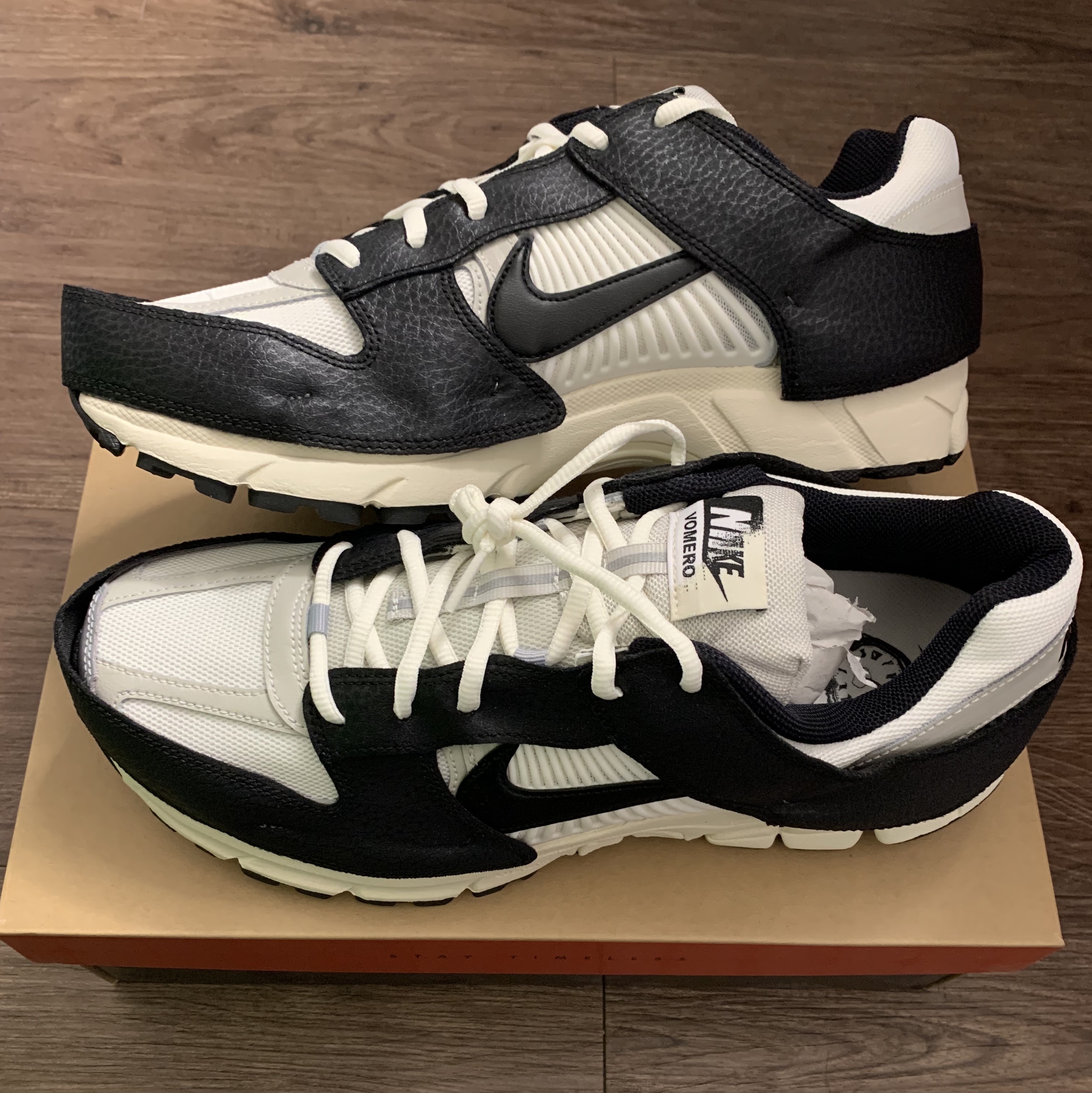 (W) Nike Zoom Vomero 5 Wolf Grey and Black 착용 스타일