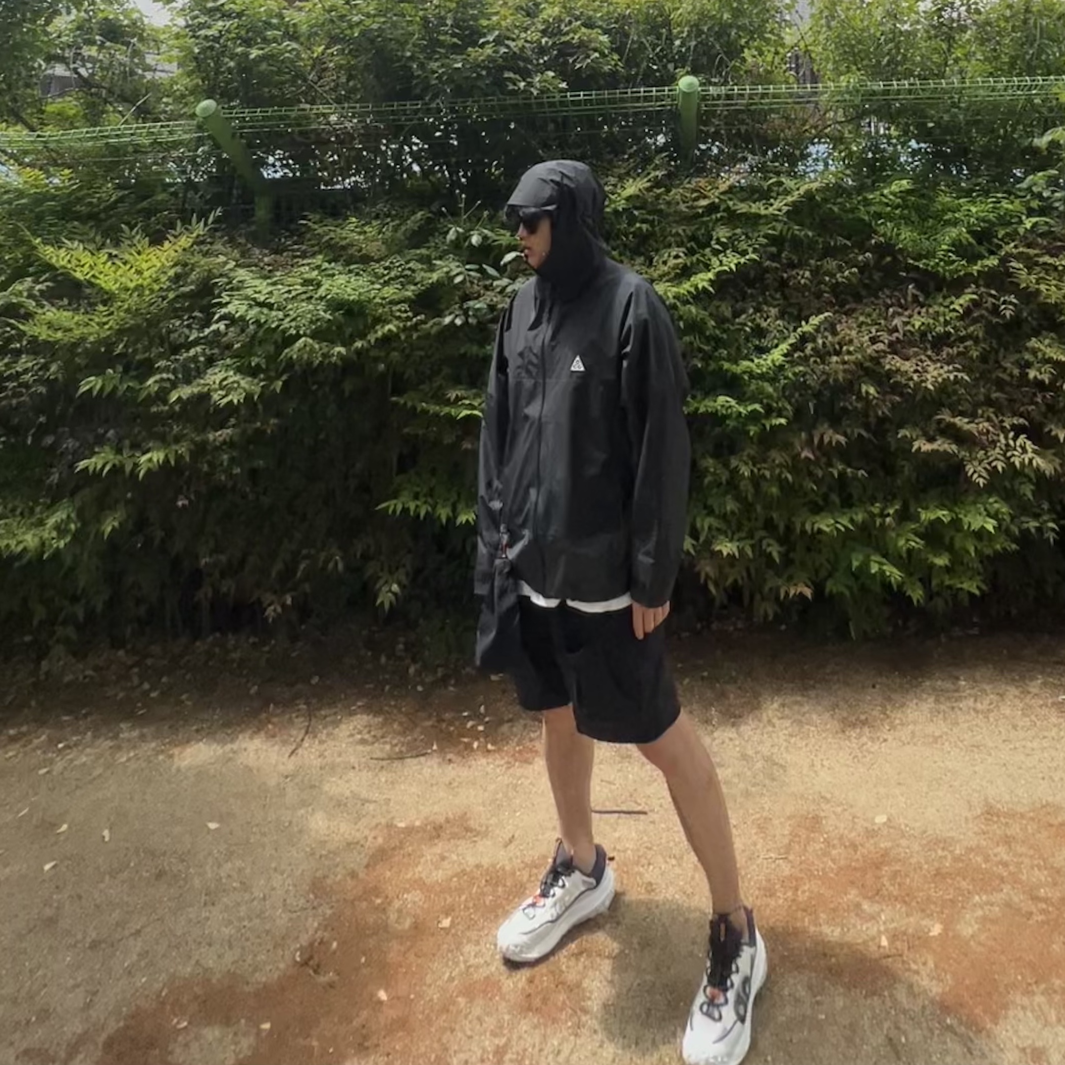 Nike ACG Storm-Fit ADV Cascade Rains Full Zip Shell Jacket Off Noir - Asia, Nike ACG Smith Summit Cargo Pants Black - Asia 착용 스타일