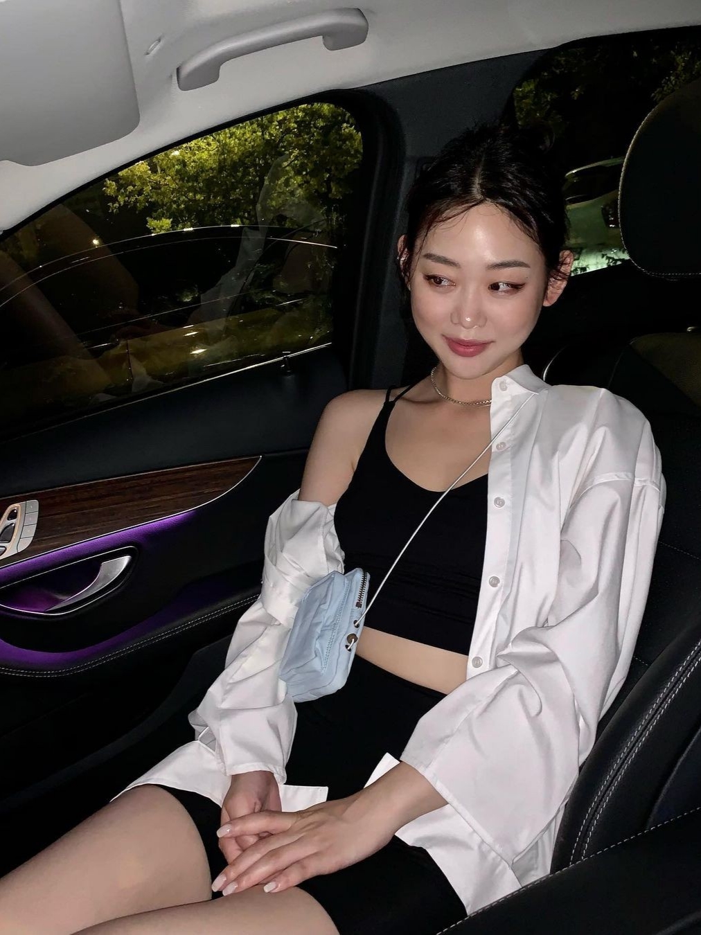 Haveless Women Overcuff Silky Shirt White 착용 스타일