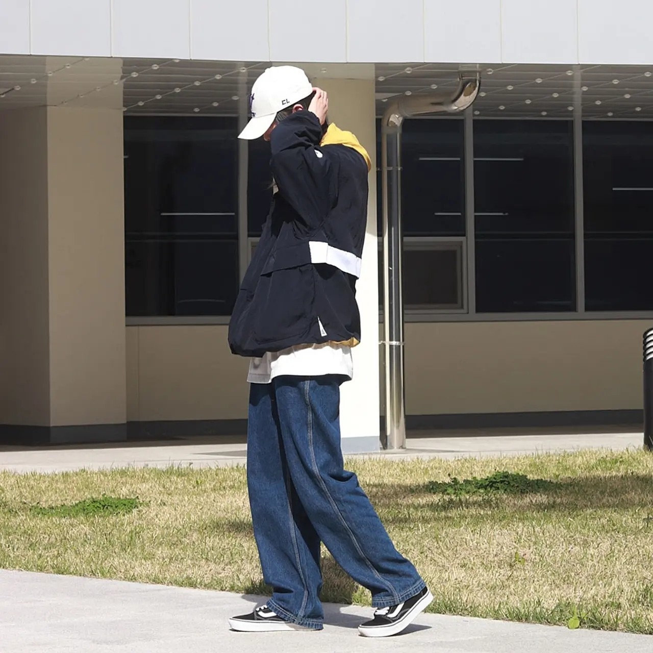 Nike x Drake Nocta NRG LU L91 Cap White, Vans ComfyCush Old Skool Black True white 착용 스타일 - 2
