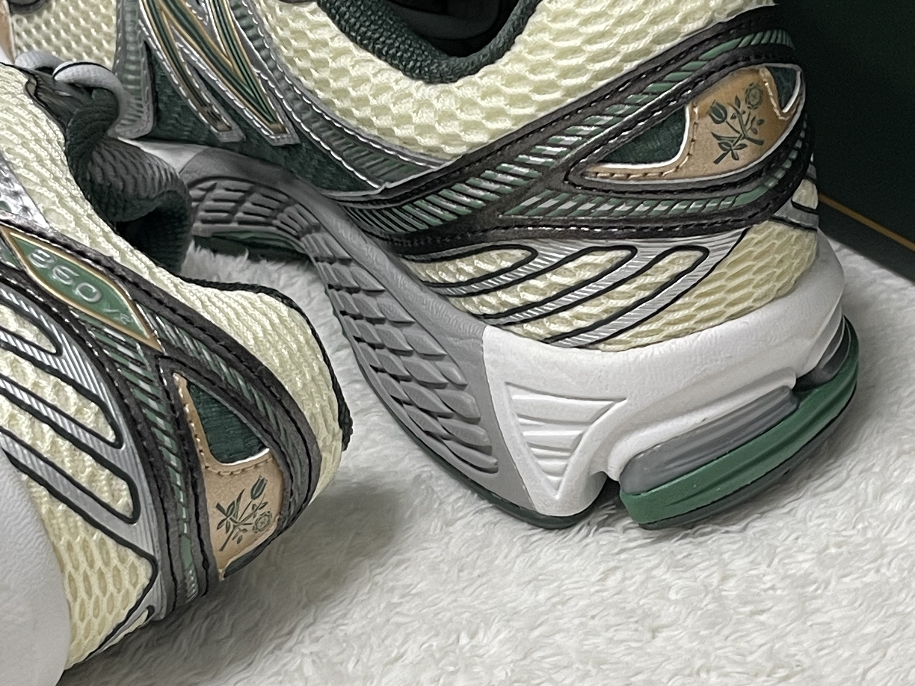 New Balance x Aime Leon Dore 860v2 Green 착용 스타일 - 4
