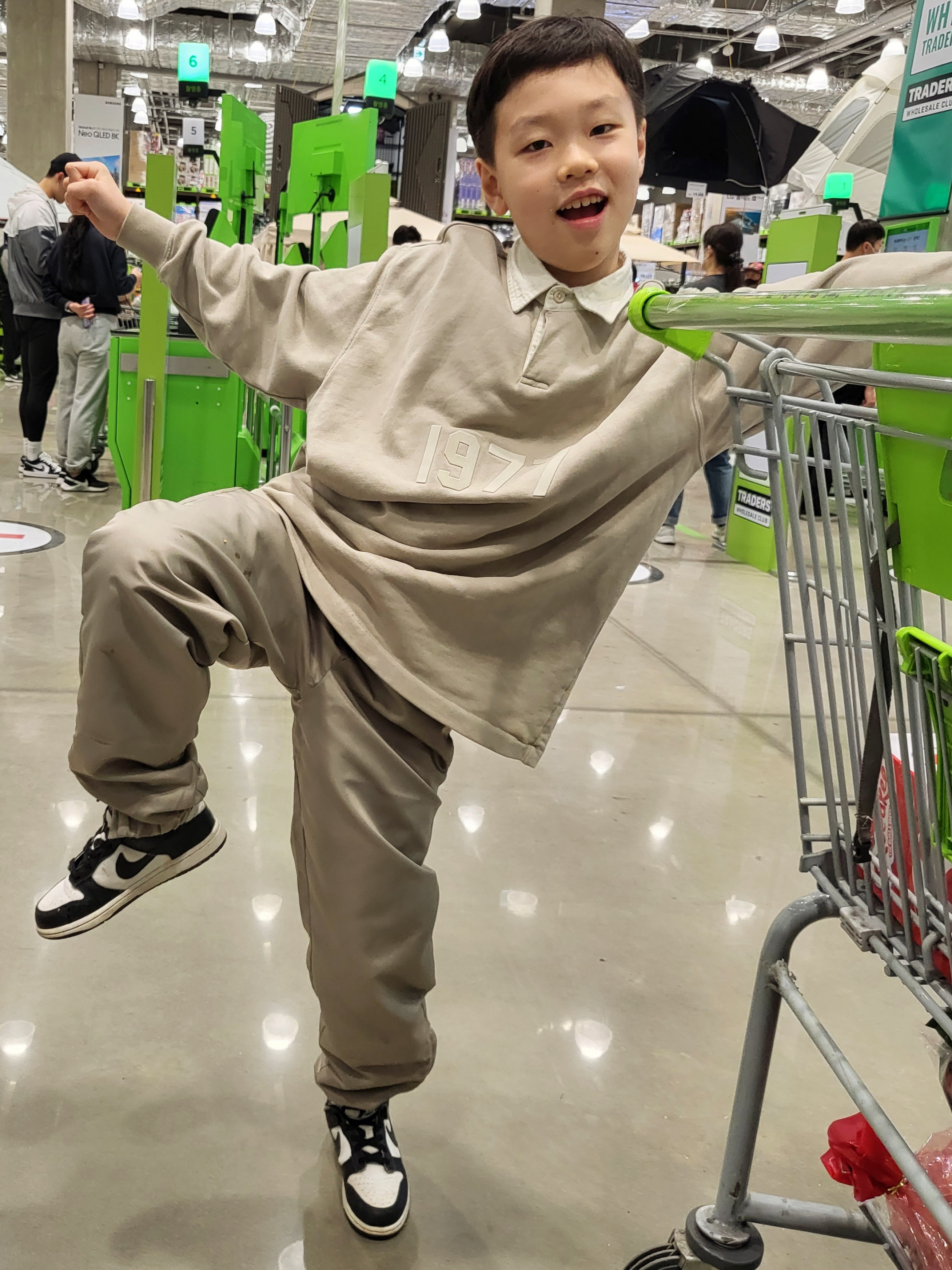 (Kids) Essentials 1977 Henley Rugby Long Sleeve Polo Smoke - 22FW, Nike Dunk Low Retro Black 착용 스타일
