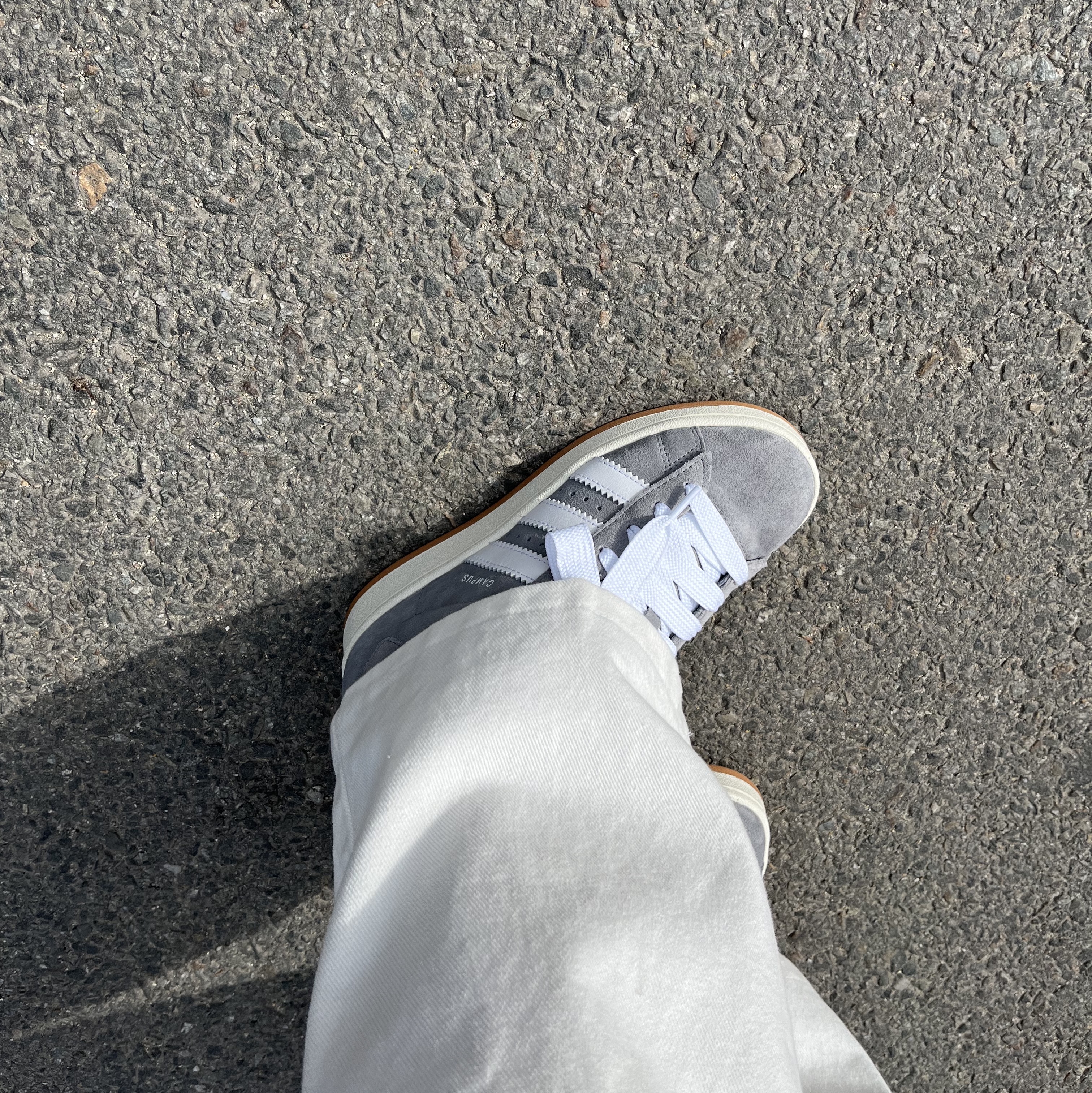 Adidas Campus 00s Grey Cloud White 착용 스타일 - 1