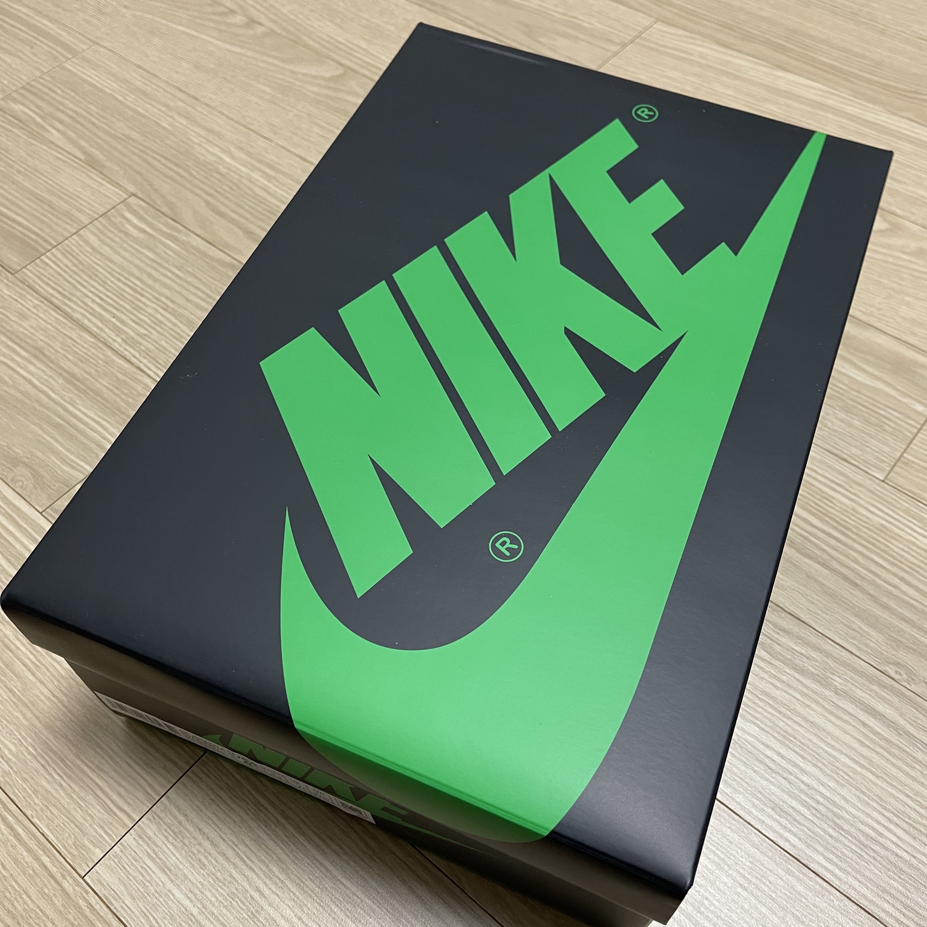 Jordan 1 Retro High OG Black and Lucky Green 착용 스타일 - 3