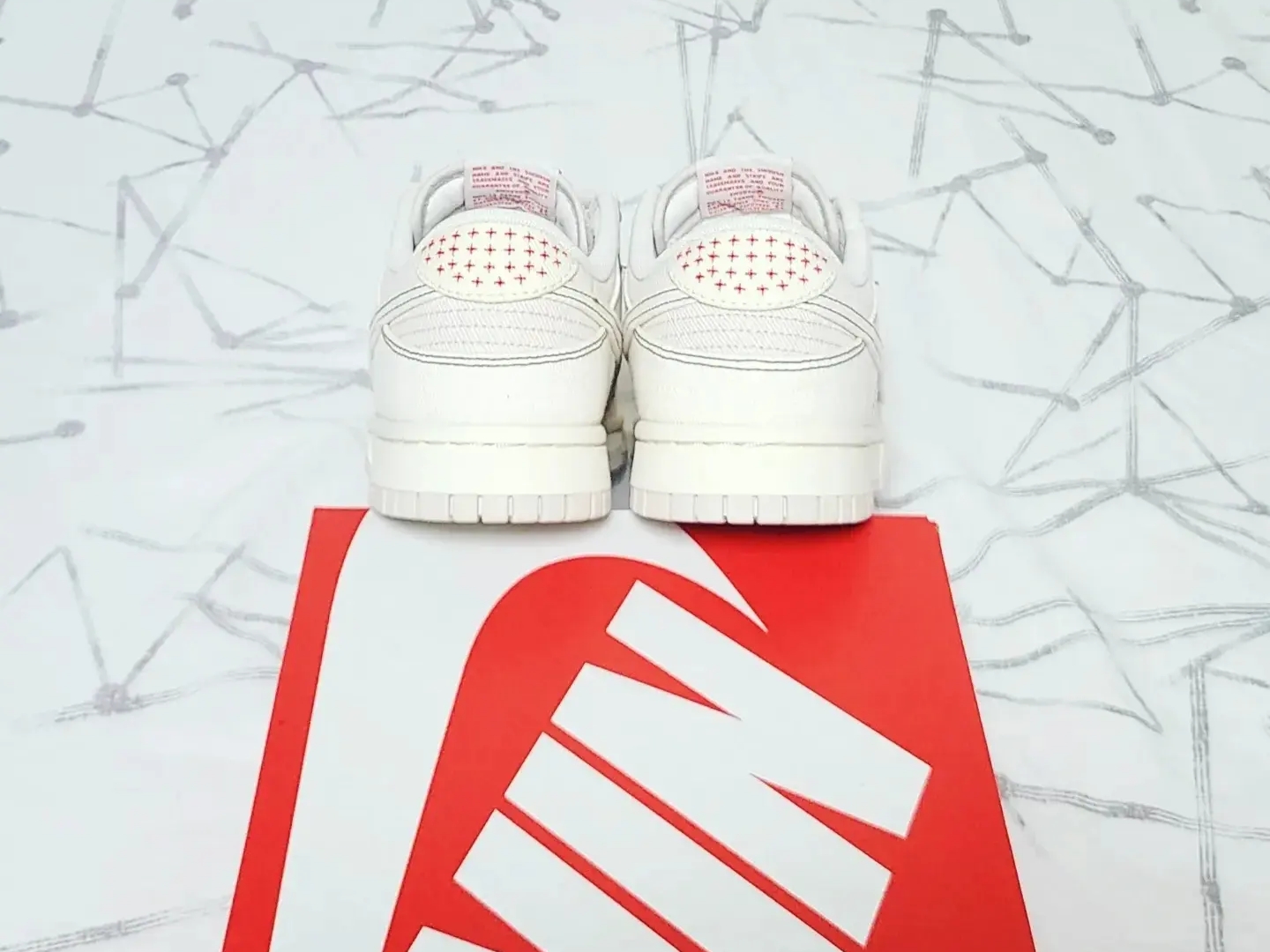 Nike Dunk Low Beige Red 착용 스타일 - 5