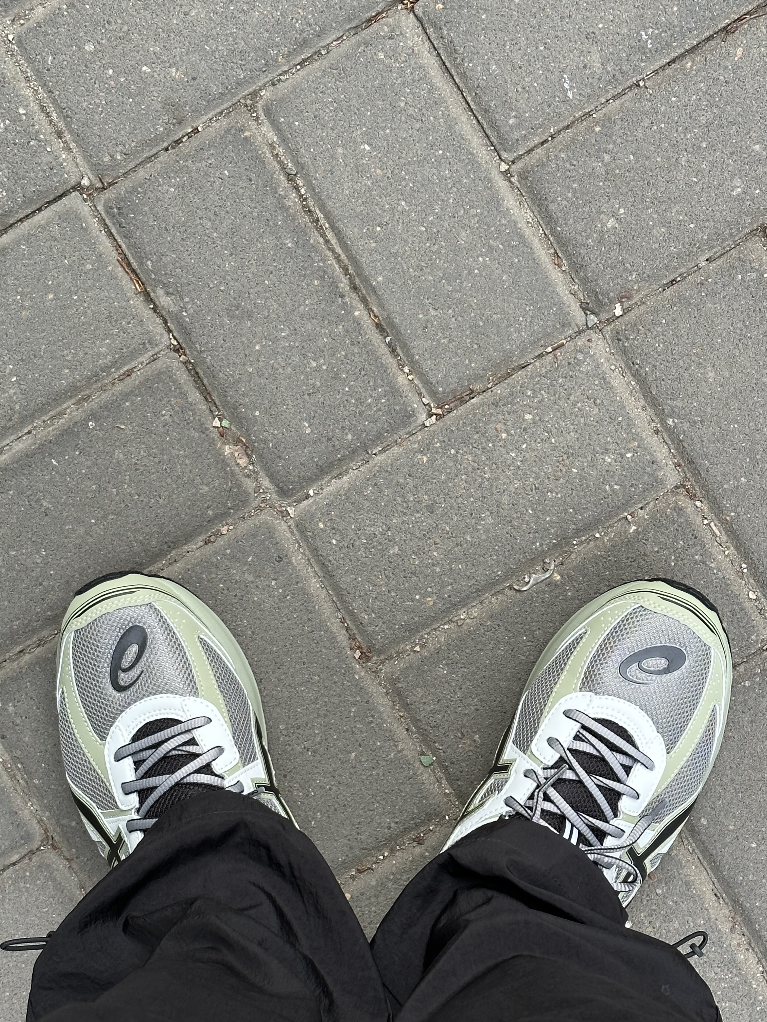 Asics Jog 100 S Sheet Rock - 2E Wide 착용 스타일 - 5