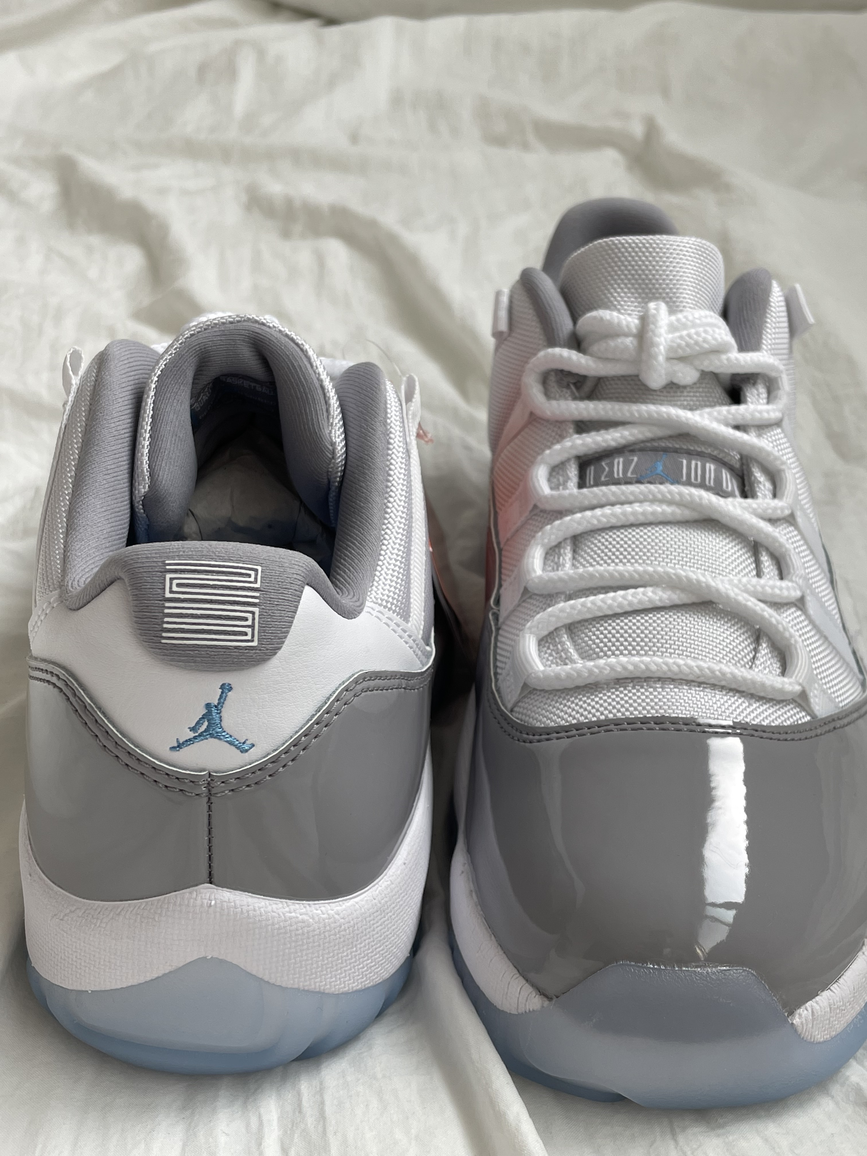 Jordan 11 Retro Low Cement Grey 착용 스타일 - 3