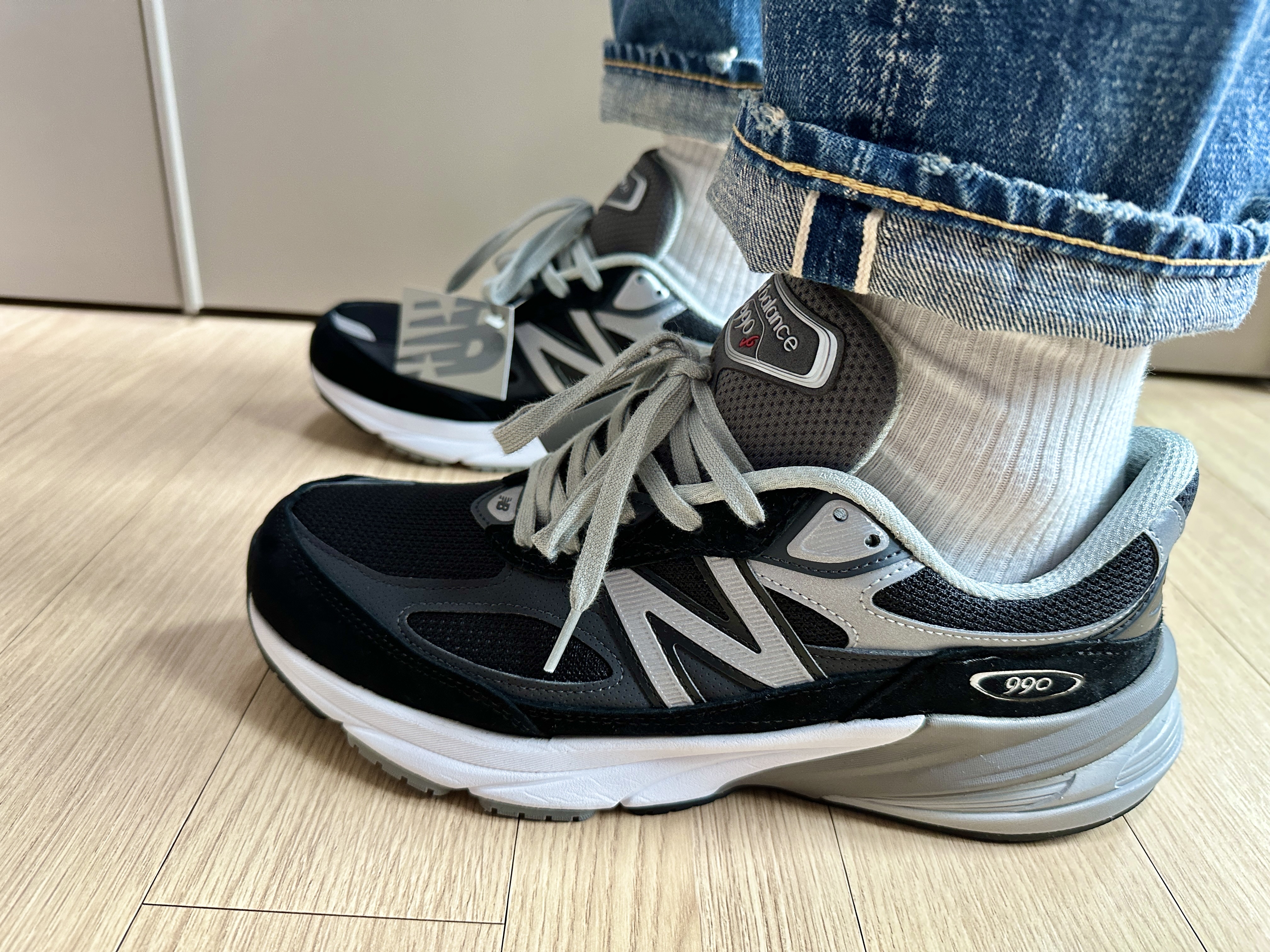 New Balance 990v6 Made in USA Black White 착용 스타일 - 3