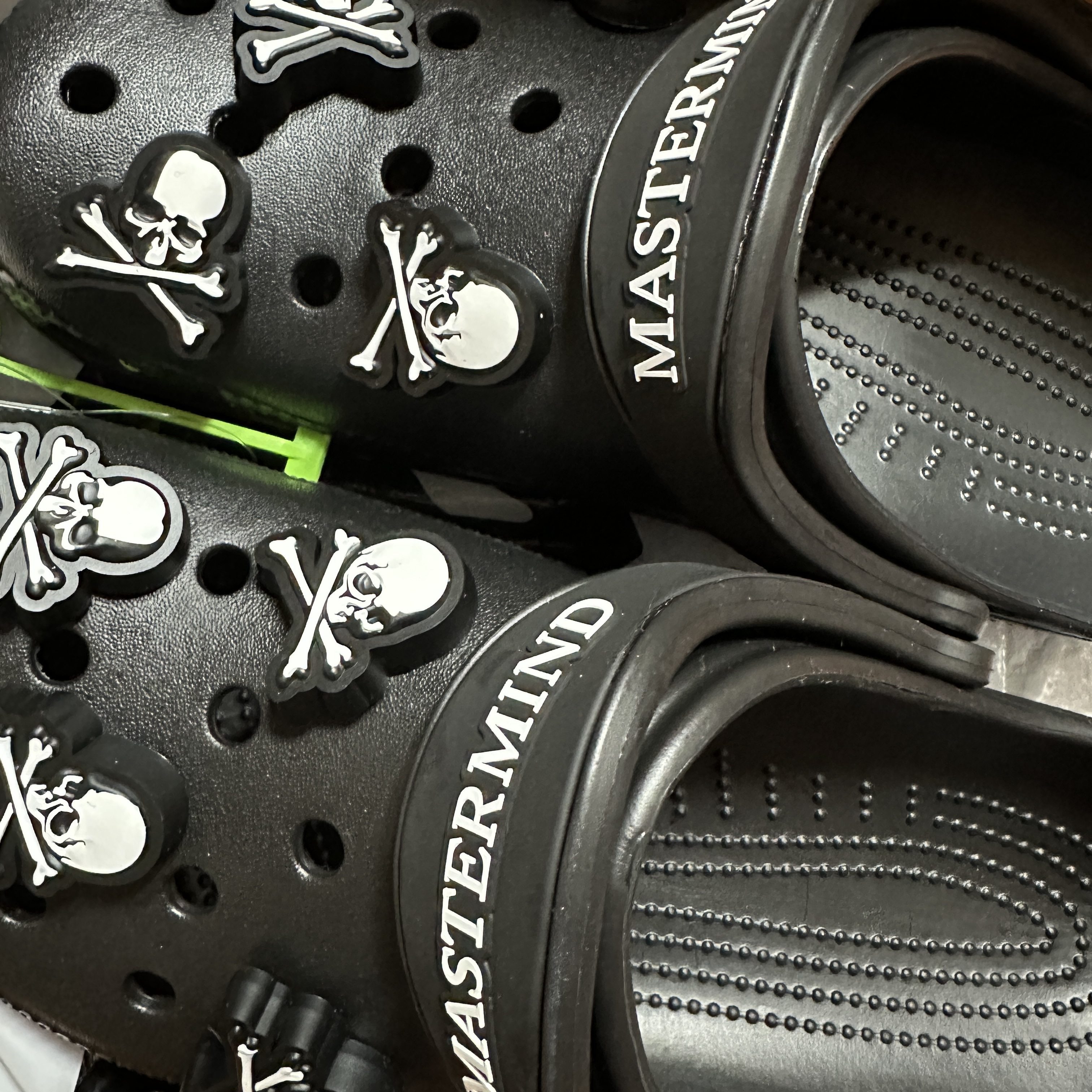 Crocs x Mastermind Classic Clog Black 착용 스타일