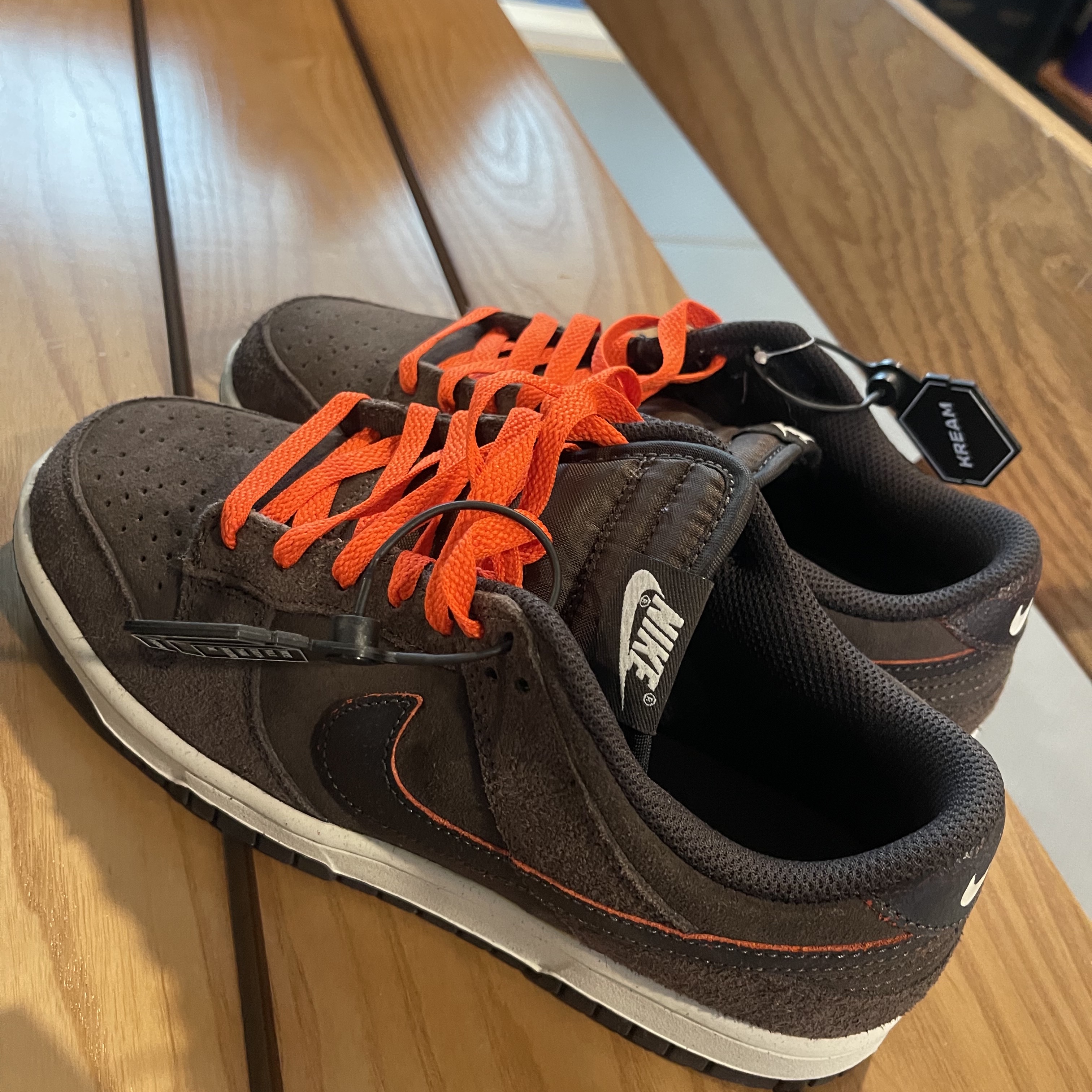 Nike Dunk Low Premium Baroque Brown and Team Orange 착용 스타일