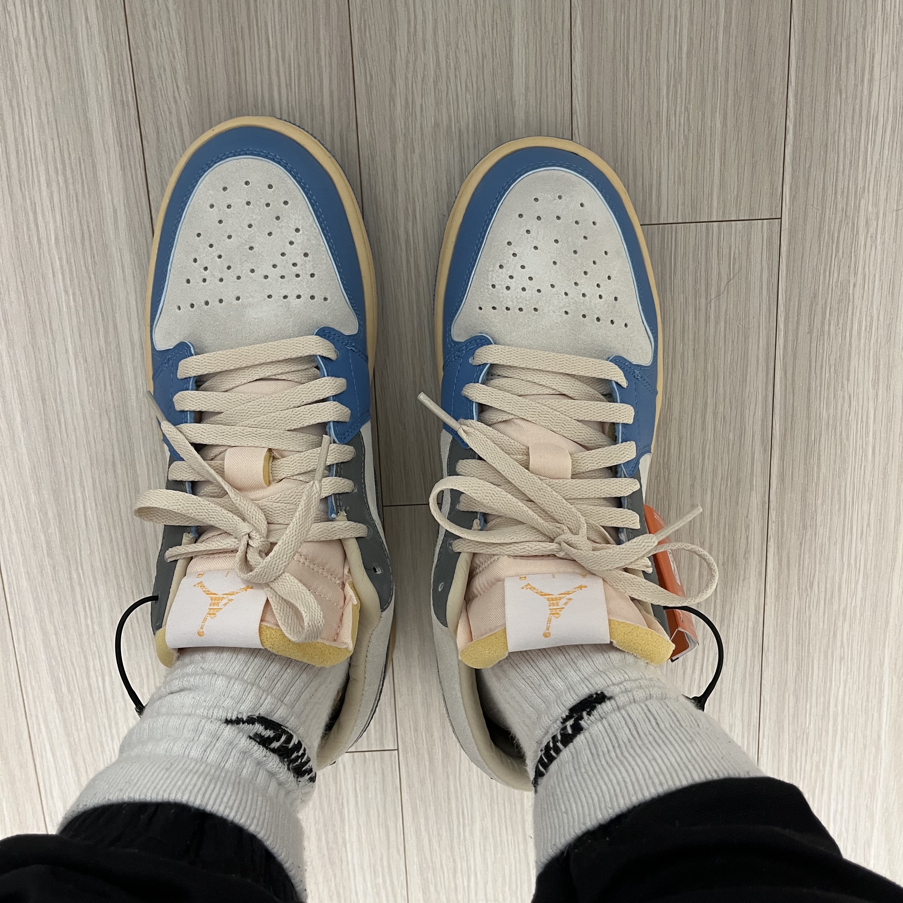 Jordan 1 Low SE Tokyo 96 착용 스타일 - 3