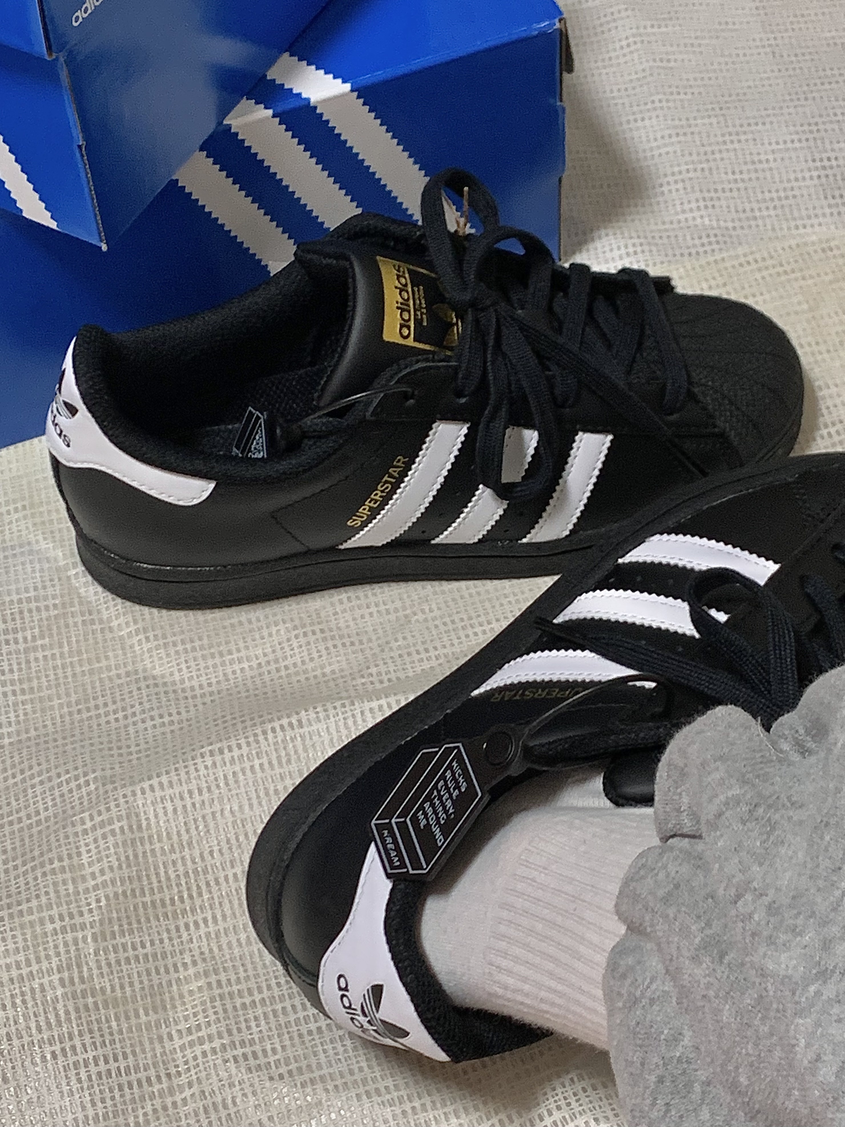 (J) Adidas Superstar Black White, Adidas Superstar Core Black White 착용 스타일 - 1