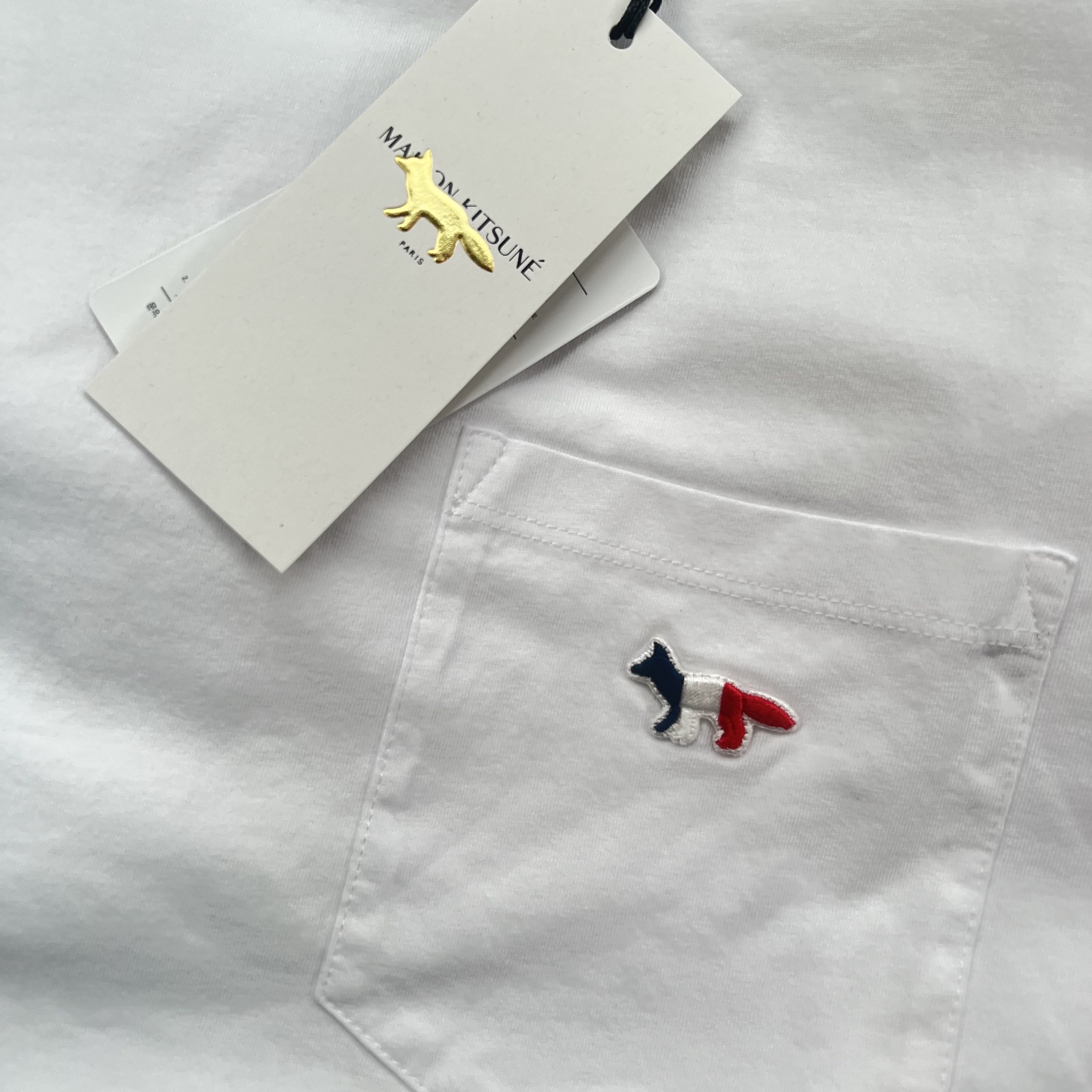 Maison Kitsune Tricolor Fox Patch Classic Pocket T-Shirt White 착용 스타일