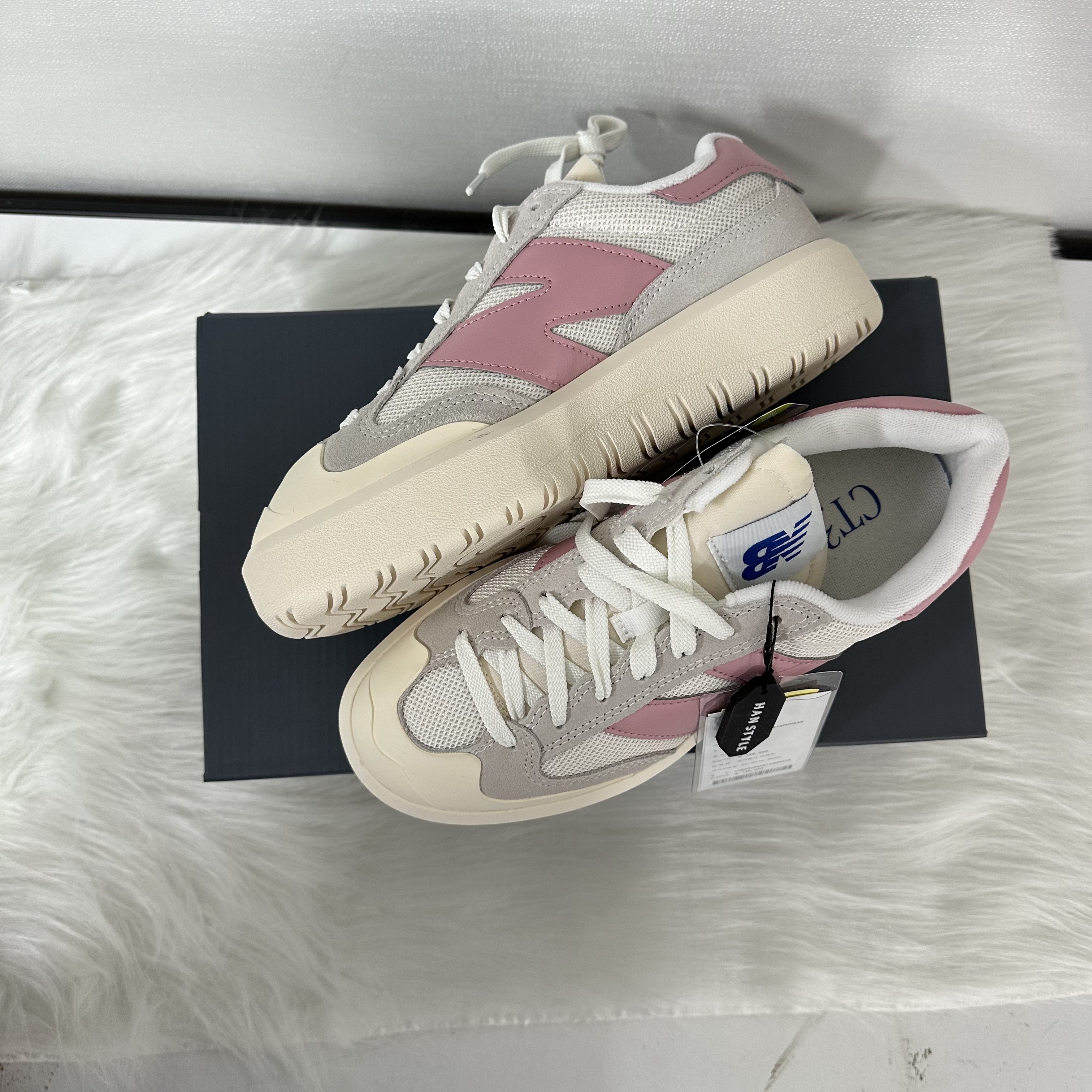 New Balance CT302 Sea Salt Hazy Rose, New Balance CT302 Gray 착용 스타일 - 2
