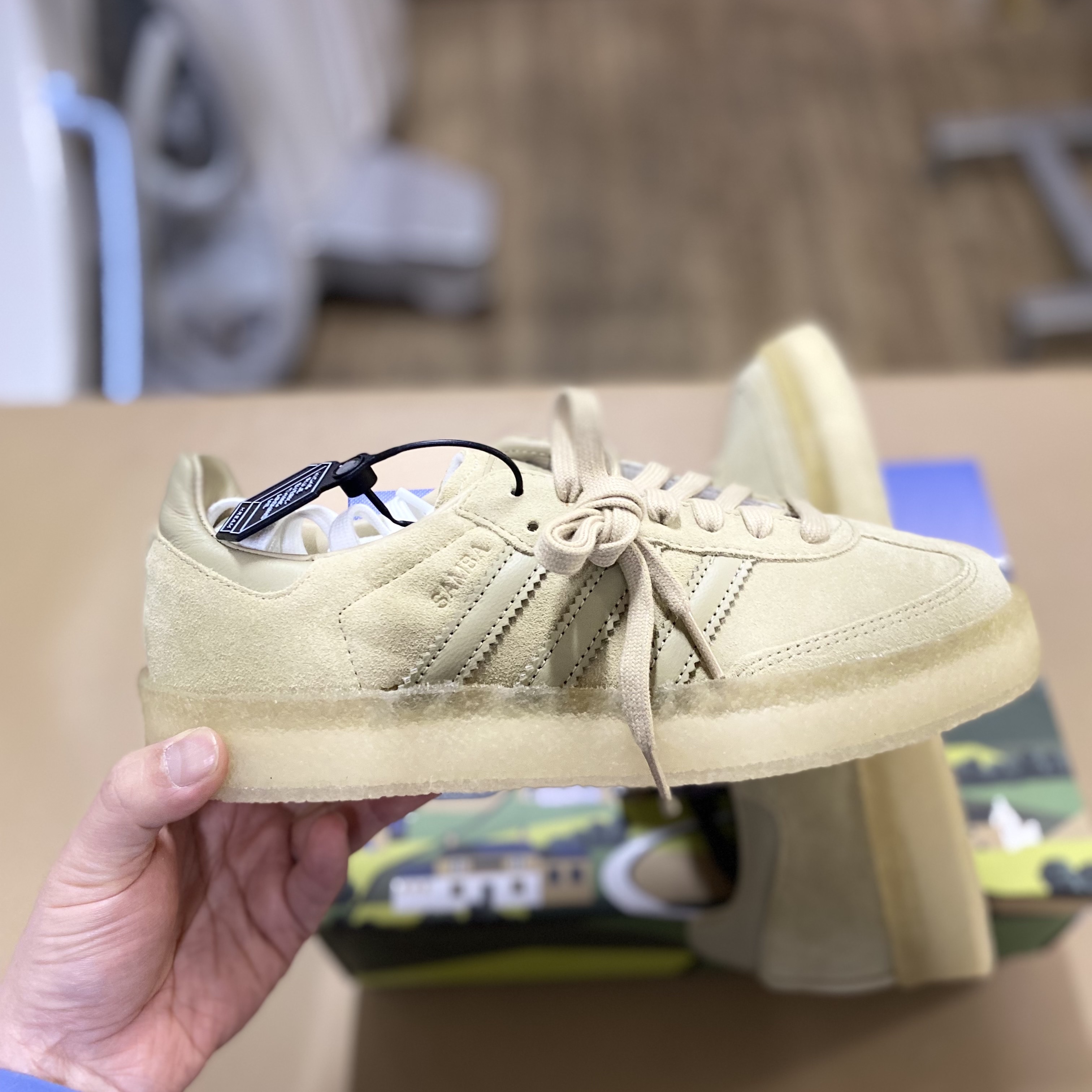 Adidas x Clarks x Ronnie Fieg 8th Street Samba Savannah 착용 스타일 - 5
