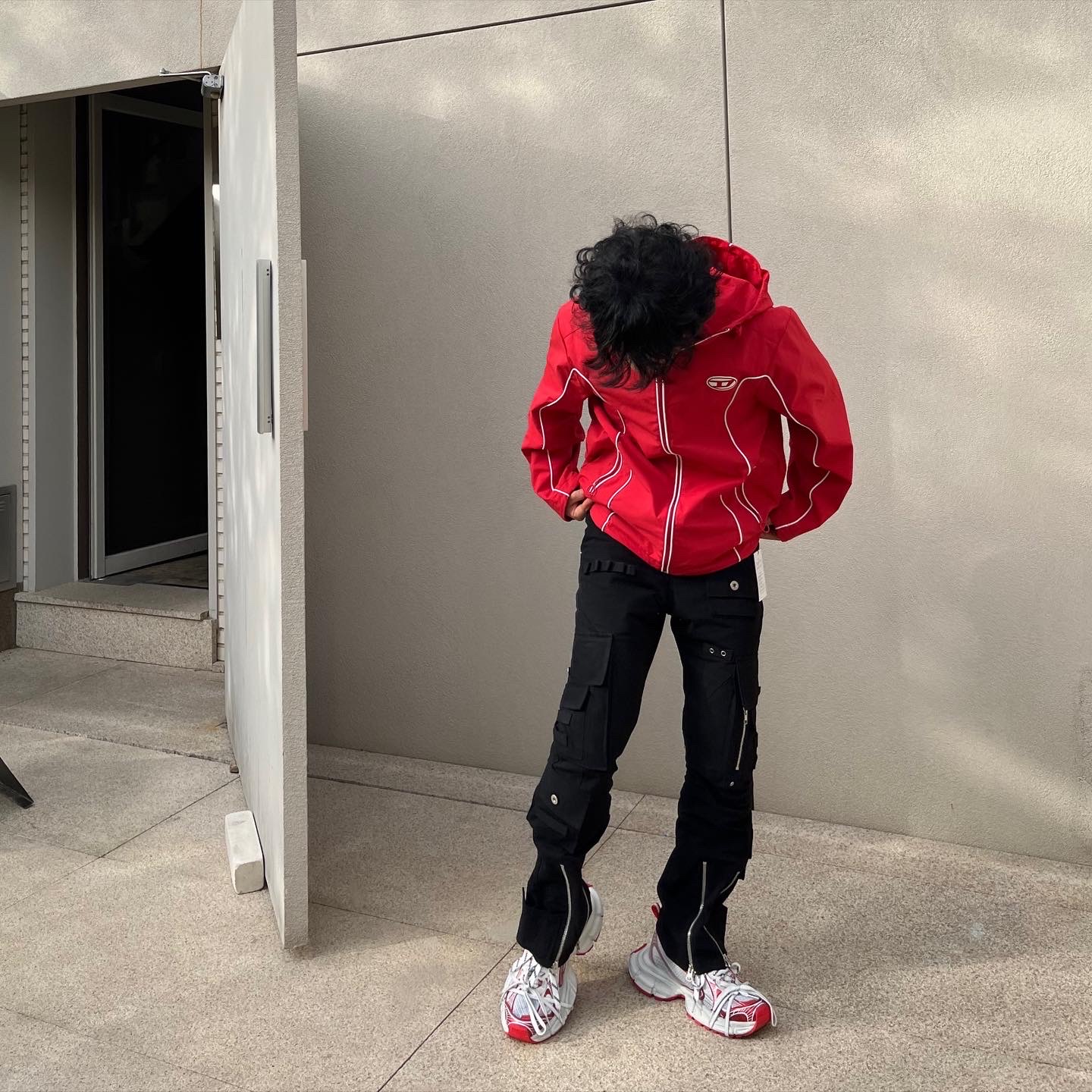 Balenciaga 3XL Sneakers White Red 착용 스타일 - 2