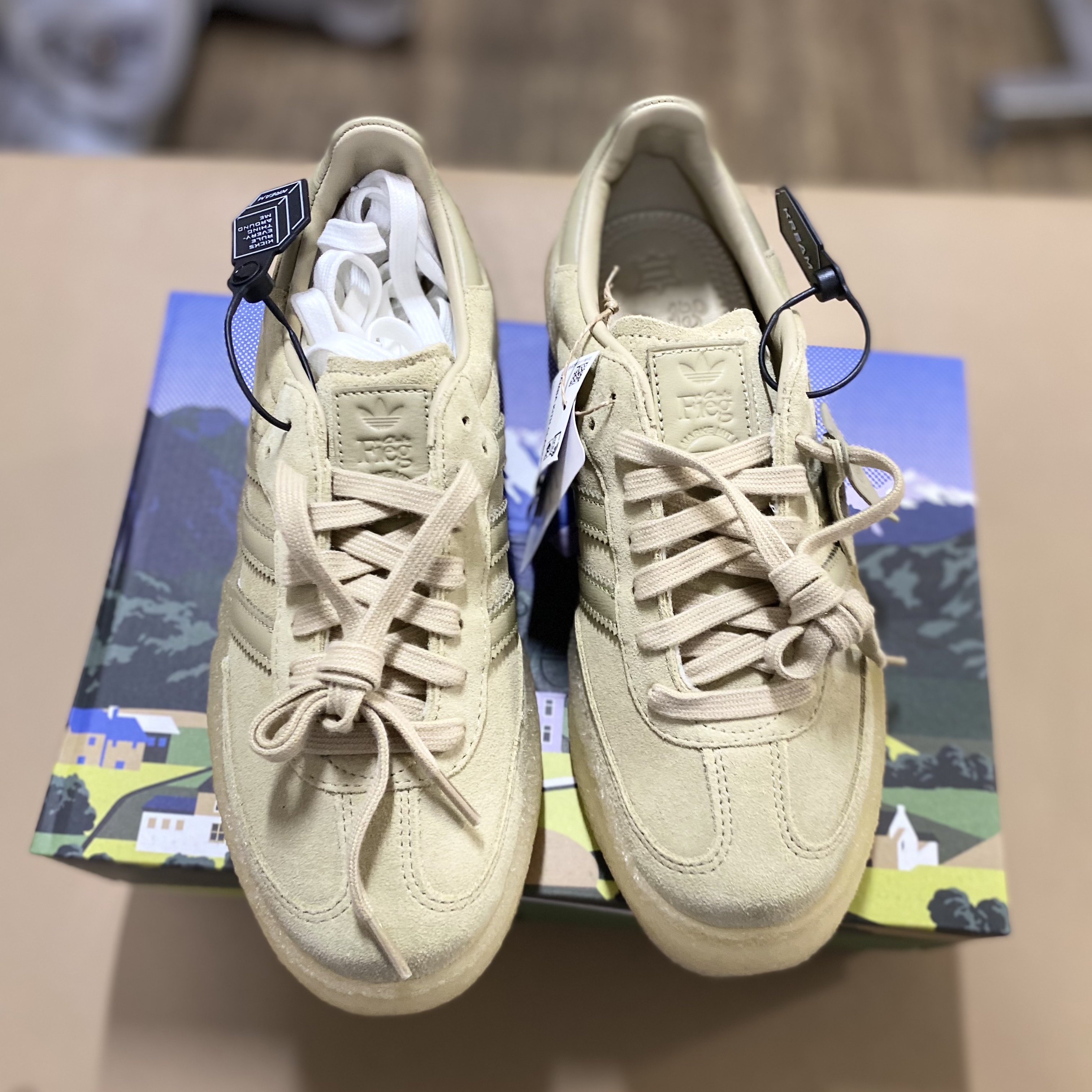 Adidas x Clarks x Ronnie Fieg 8th Street Samba Savannah 착용 스타일 - 3