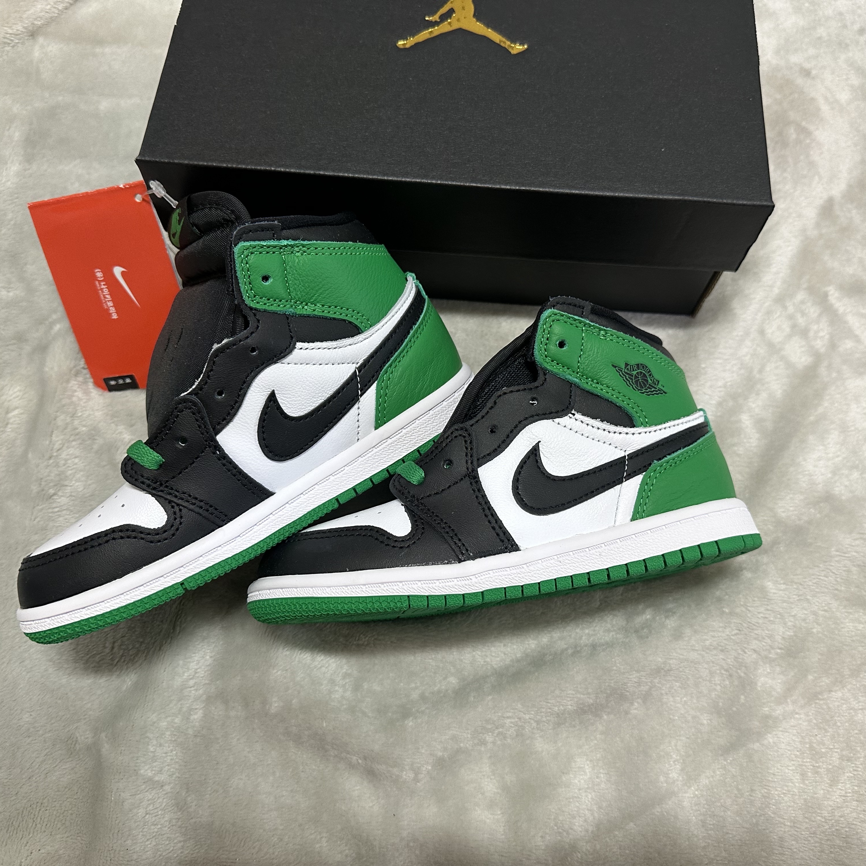 (TD) Jordan 1 Retro High OG Black and Lucky Green 착용 스타일 - 2