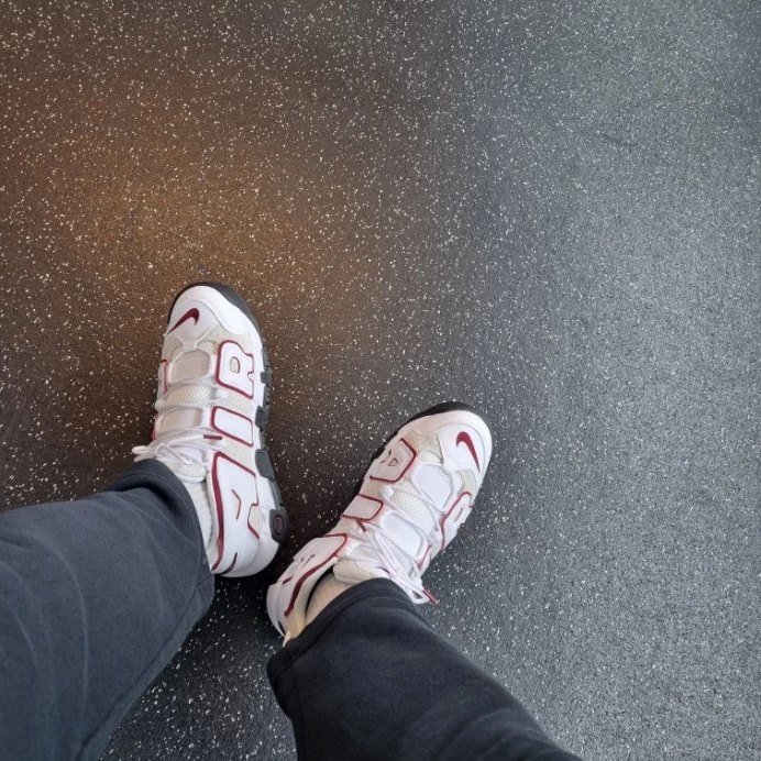 Nike Air More Uptempo 96 White Team Red 착용 스타일 - 1