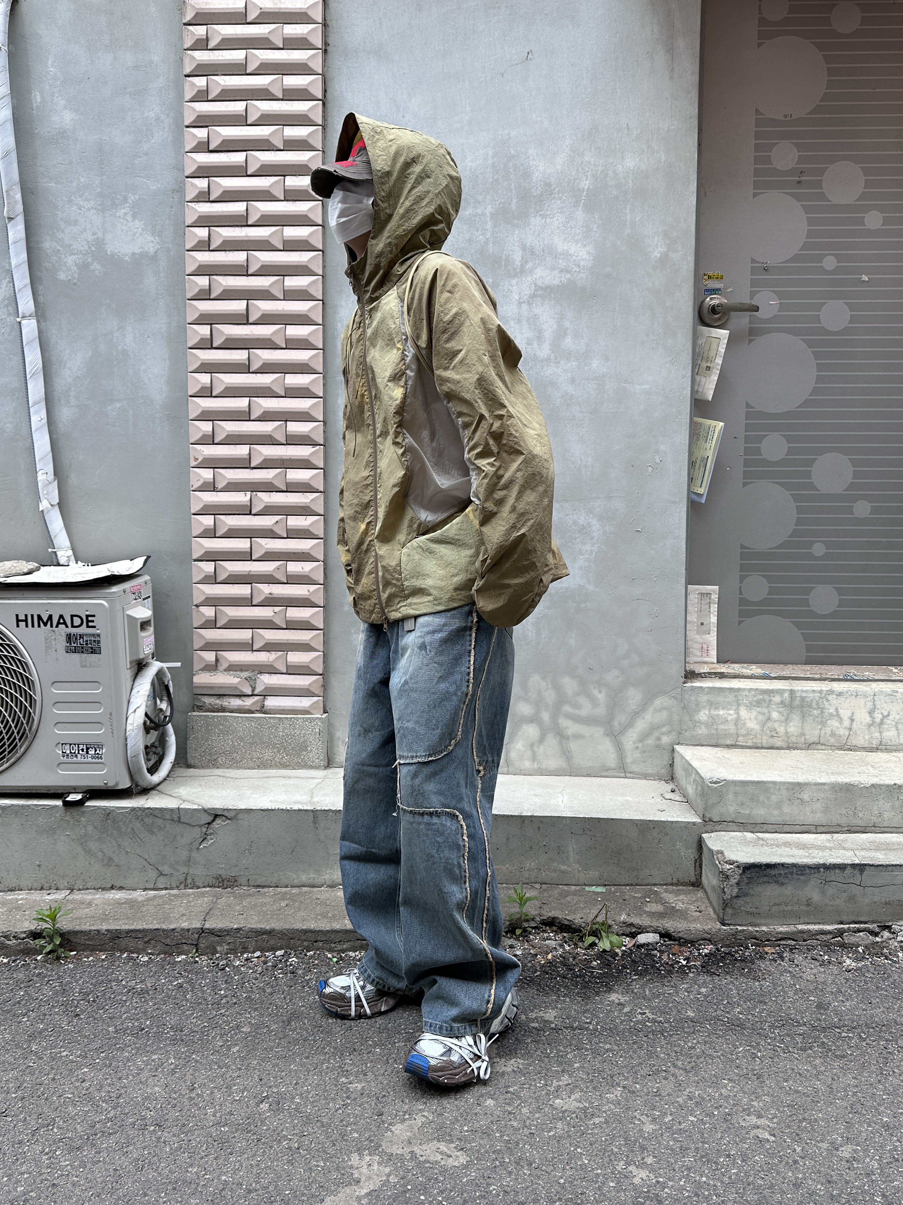 Balenciaga 3XL Sneakers Worn Out Grey White Blue, Project G/R Red Cross Donate Cap Washed Brown 착용 스타일 - 1