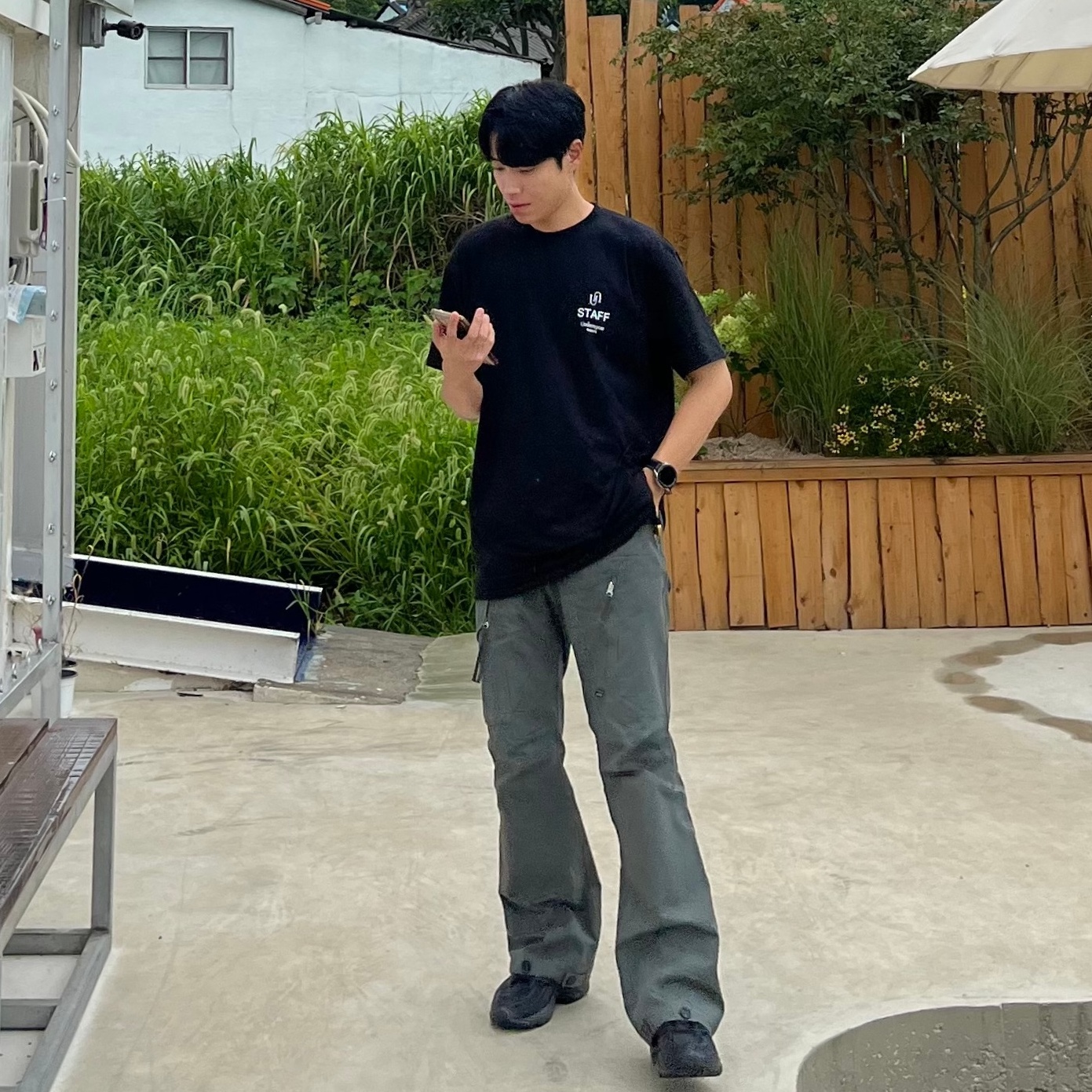 Undermycar Shinsegae Pop-Up T-Shirt Monochrome - 22SS, Reebok x Kanghyuk Premier Road Modern Mid Black 착용 스타일 - 2