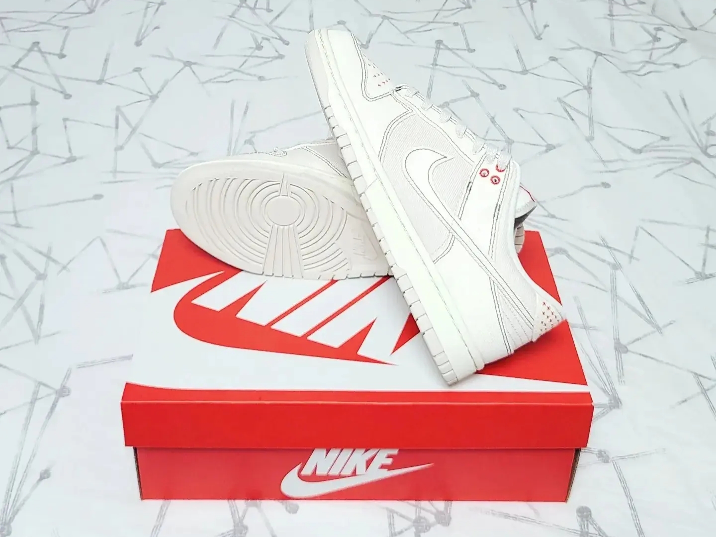 Nike Dunk Low Beige Red 착용 스타일 - 4