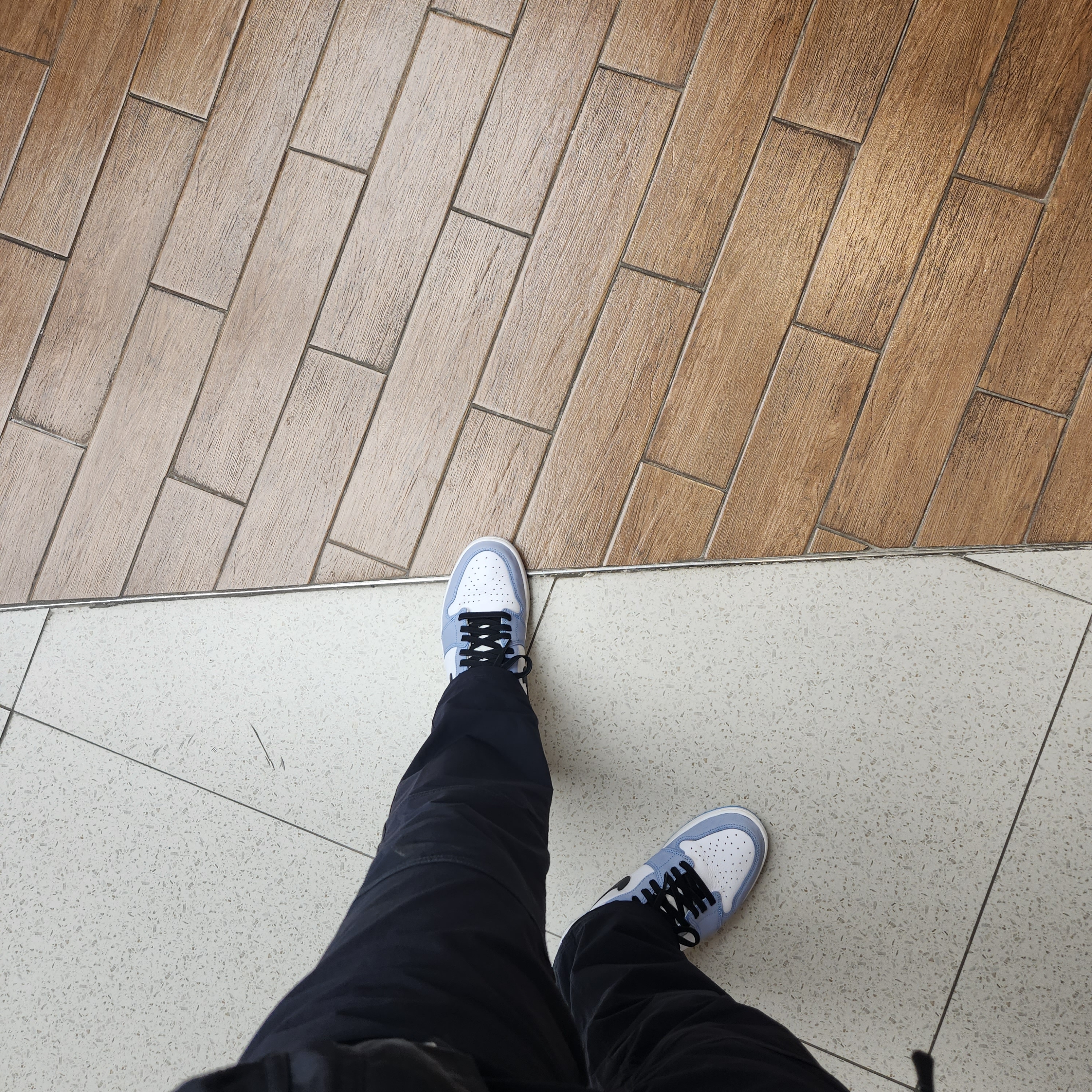 Jordan 1 Retro High OG University Blue 착용 스타일