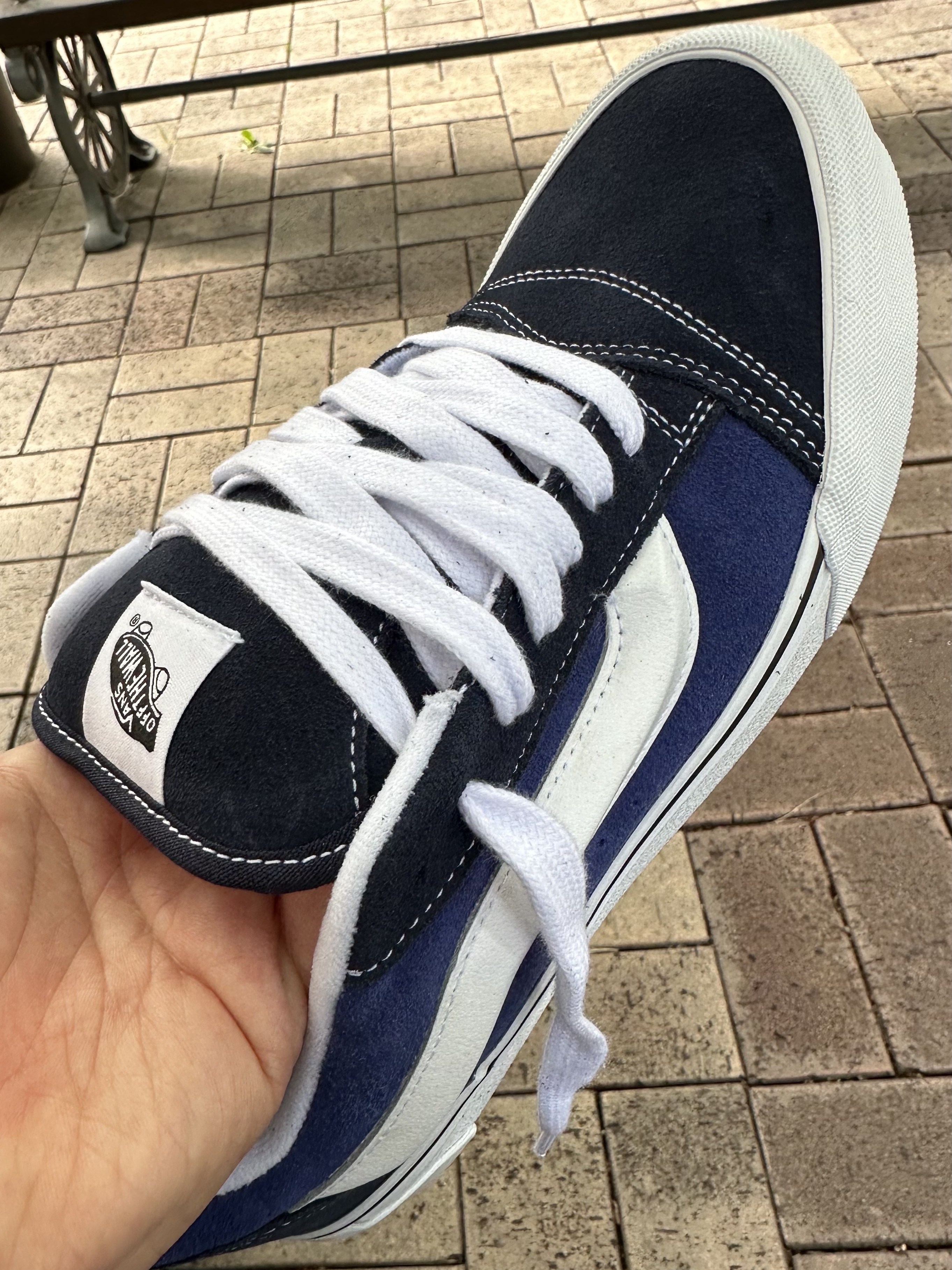 Vans Knu-Skool Navy True White 착용 스타일 - 1
