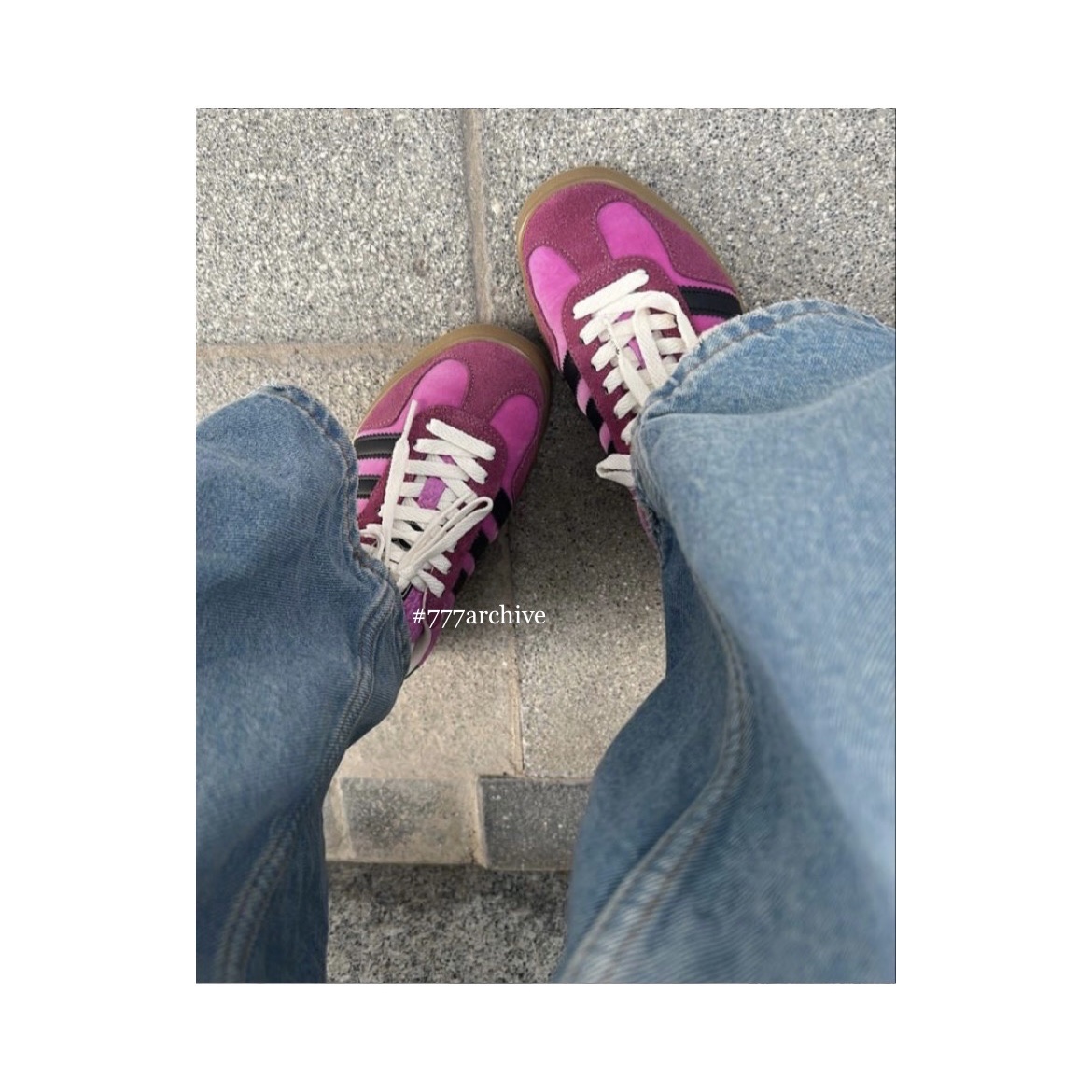 (W) Gucci x Adidas Gazelle Sneakers Pink Velvet 착용 스타일 - 3