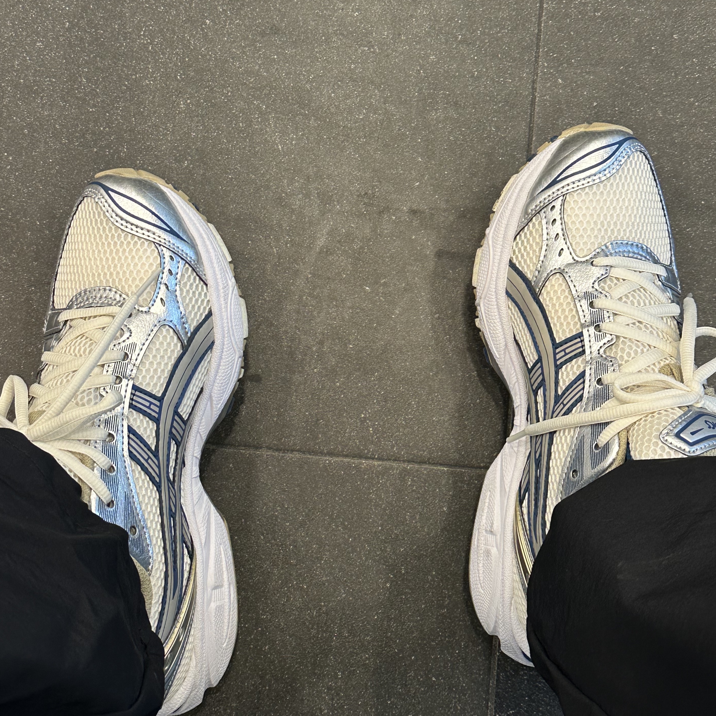 Asics Gel-Kayano 14 Cream Pure Silver 착용 스타일