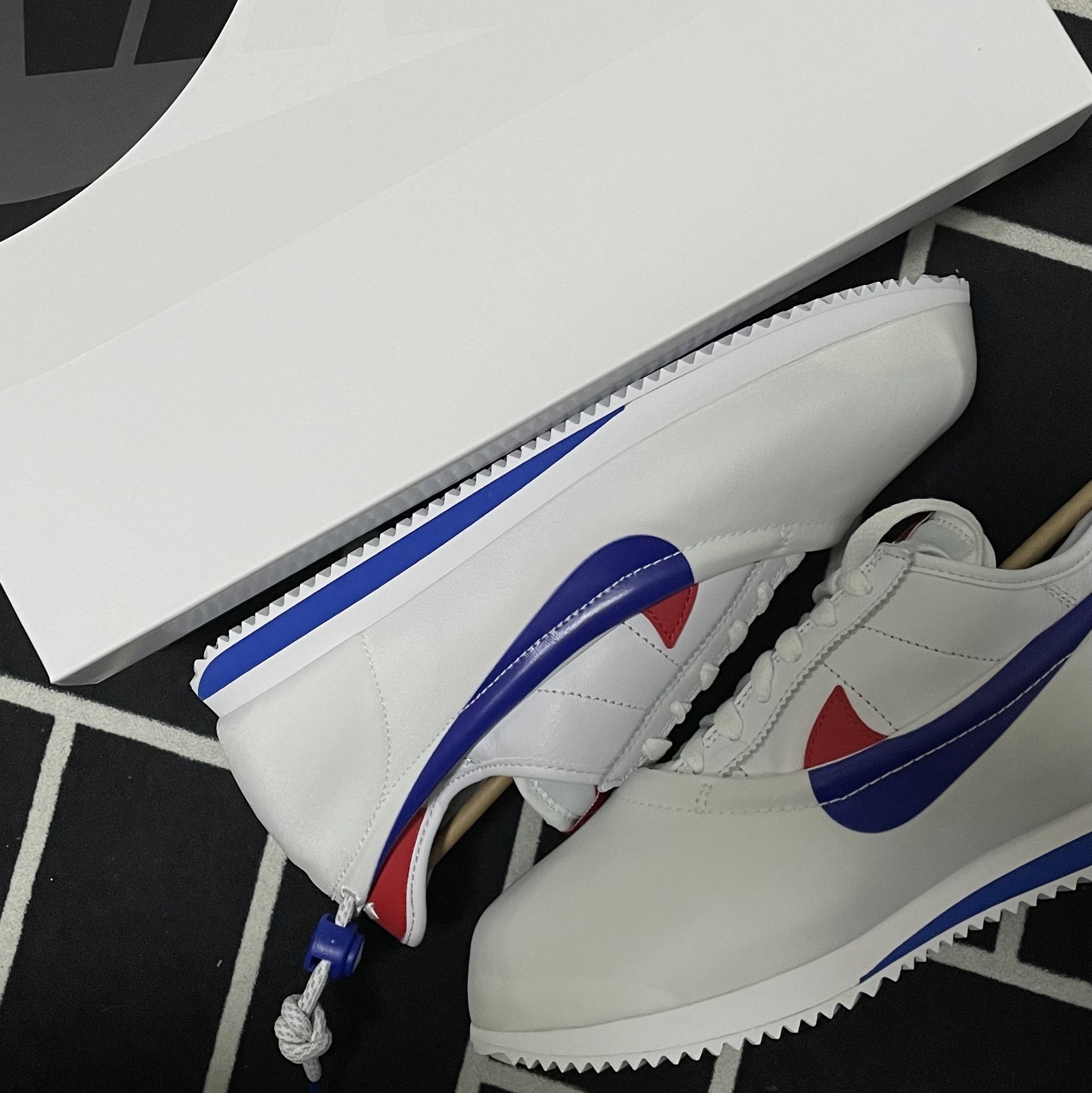Nike x Clot Cortez SP White and Game Royal 착용 스타일