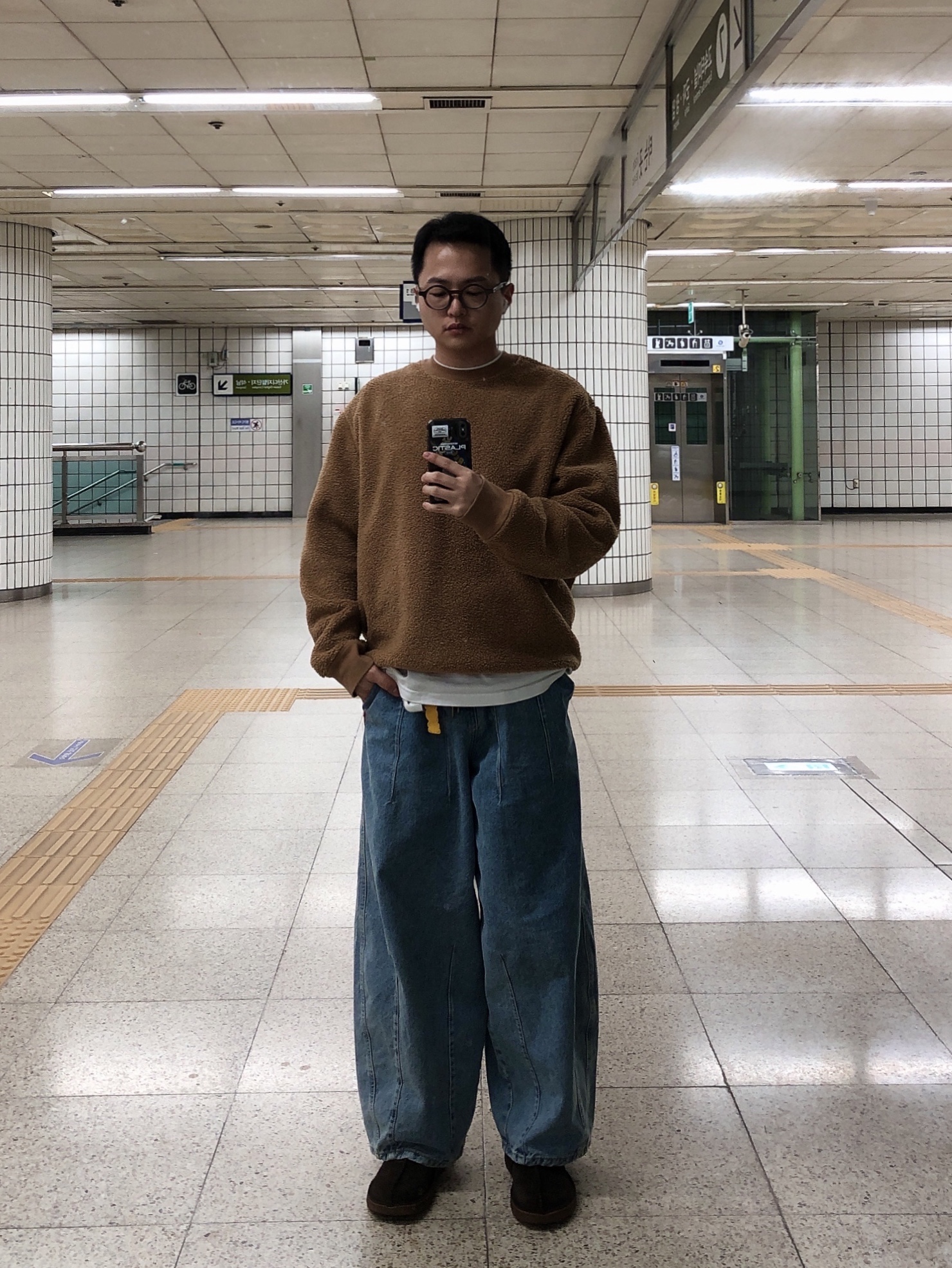 Clarks Desert Trek Dark Brown 착용 스타일 - 2