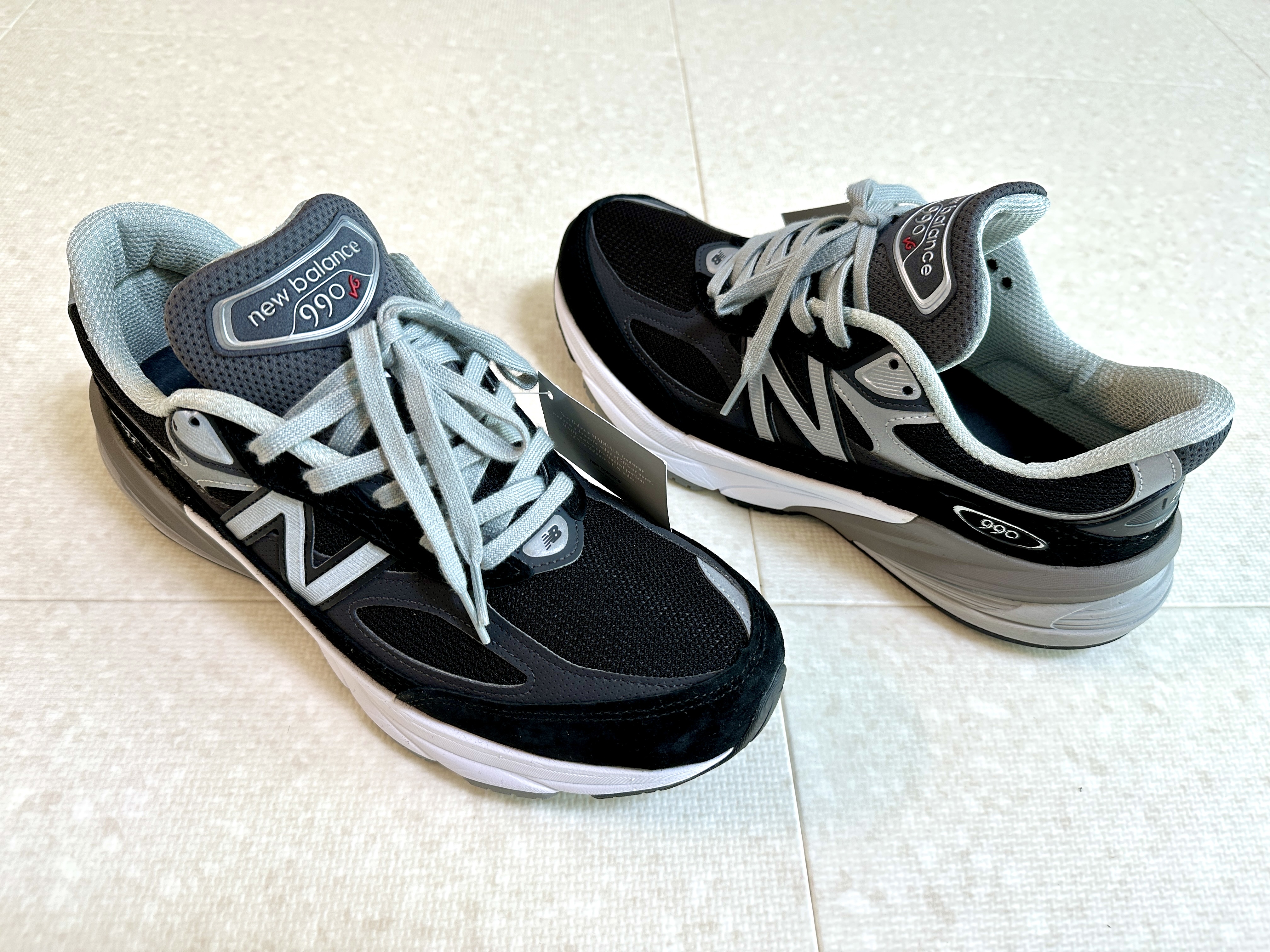 New Balance 990v6 Made in USA Black White 착용 스타일 - 4