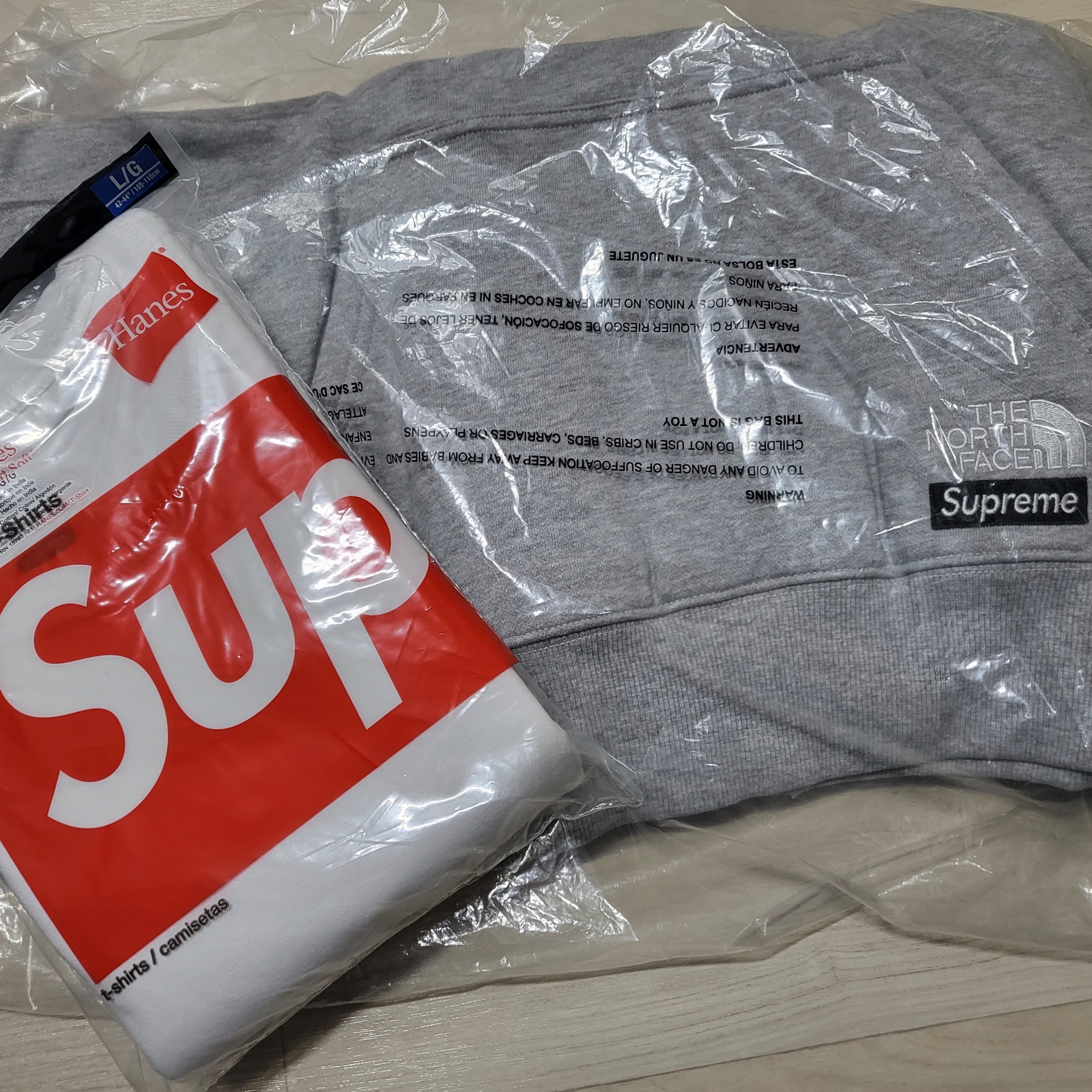 Supreme x The North Face Convertible Hooded Sweatshirt Heather Grey - 23SS, Supreme Hanes Tagless T-Shirt White (3 Pack) 착용 스타일