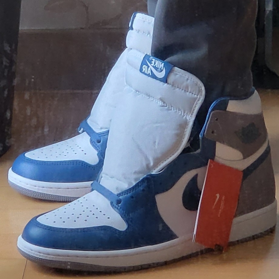 Jordan 1 Retro High OG True Blue 착용 스타일 - 2
