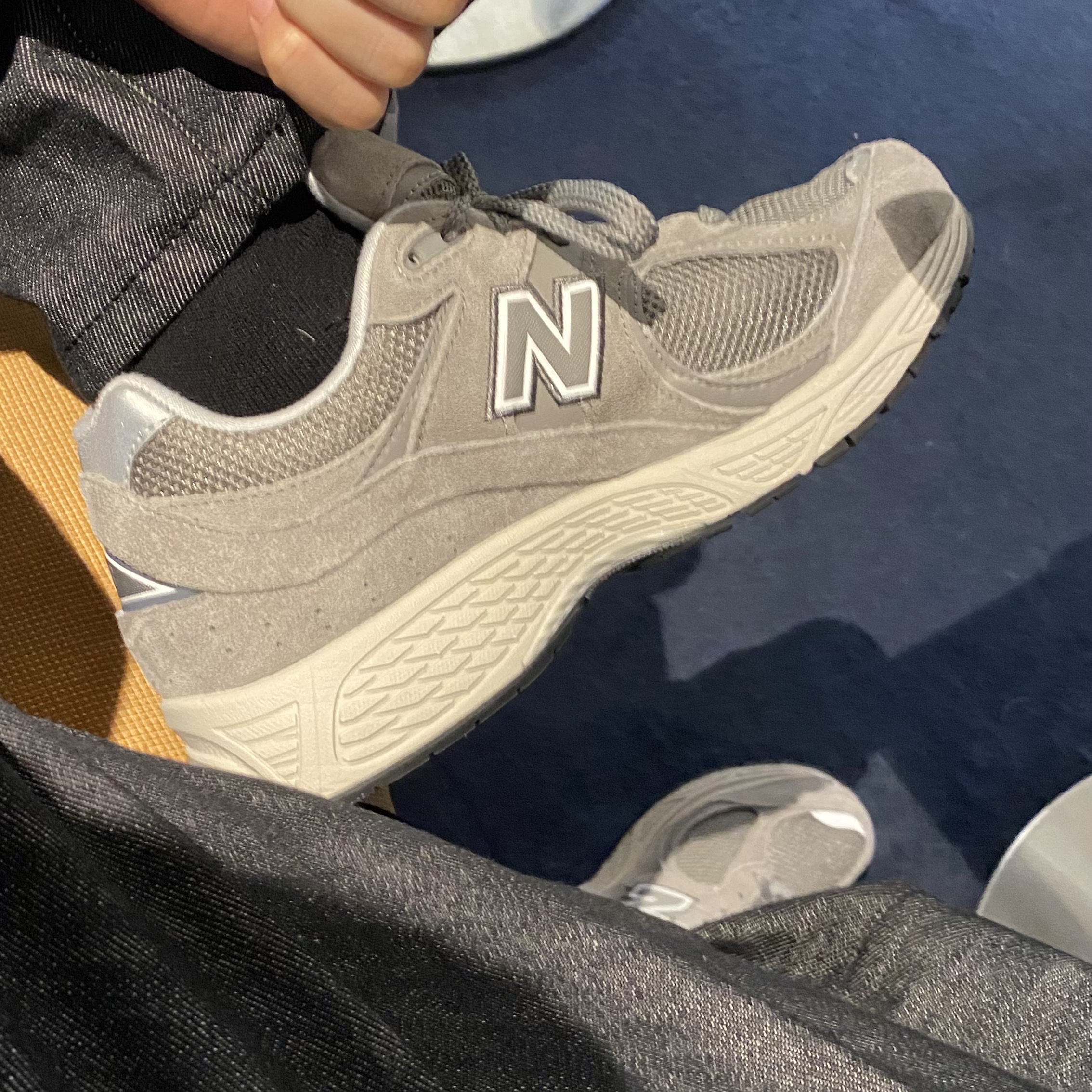 New Balance 2002R Grey 착용 스타일