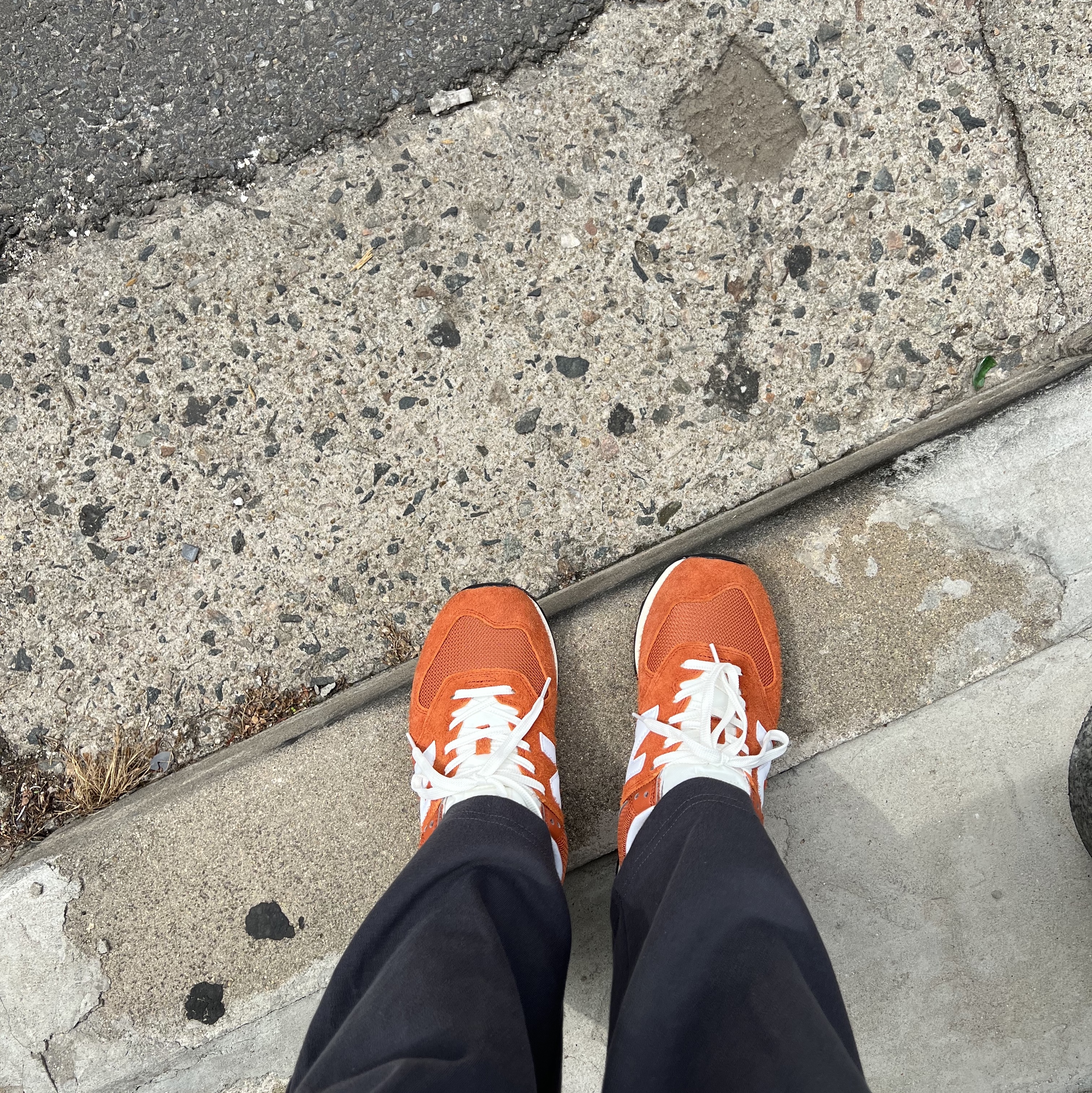 New Balance 574 Heritage Orange Burst White 착용 스타일