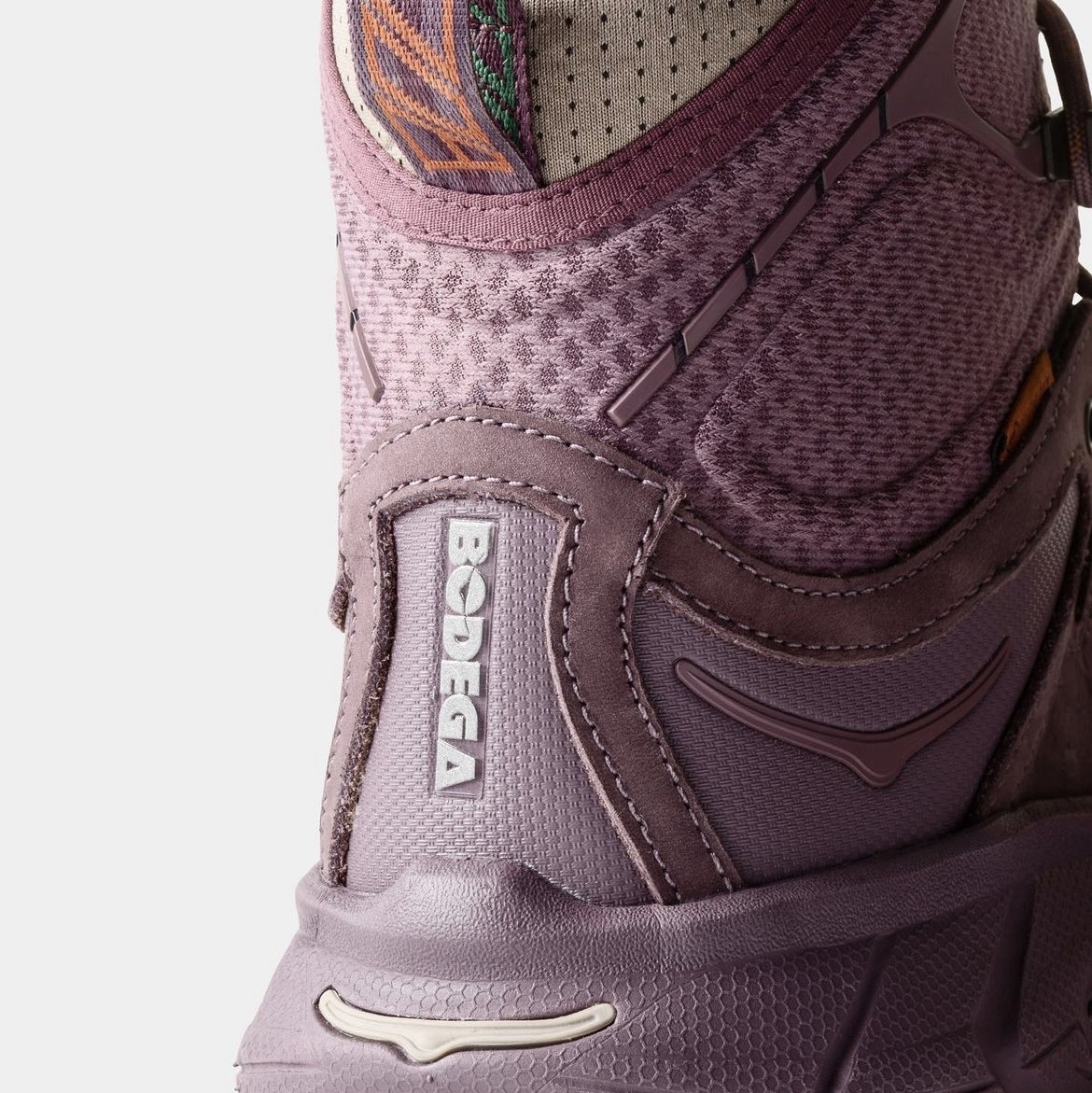 Hoka x Bodega Tor Ultra High Flint Eggplant 착용 스타일 - 2